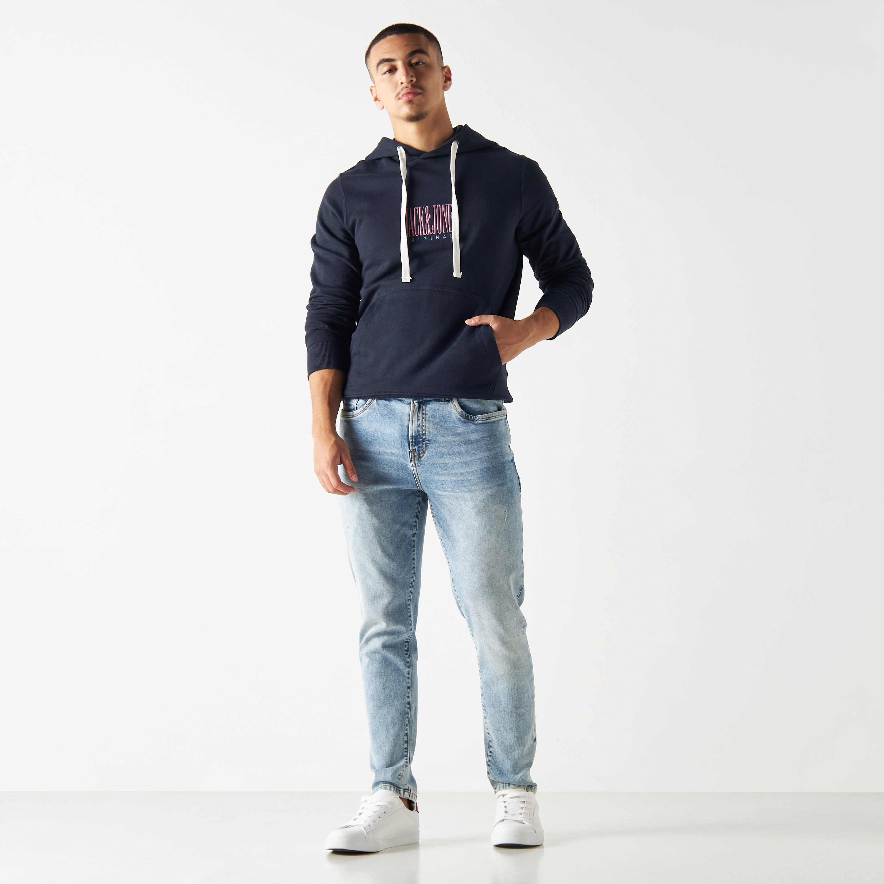 هودي مطرّز بجيوب وأكمام طويلة من جاك آند جونز-men-winterwear-hoodiesandsweatshirts-image-6