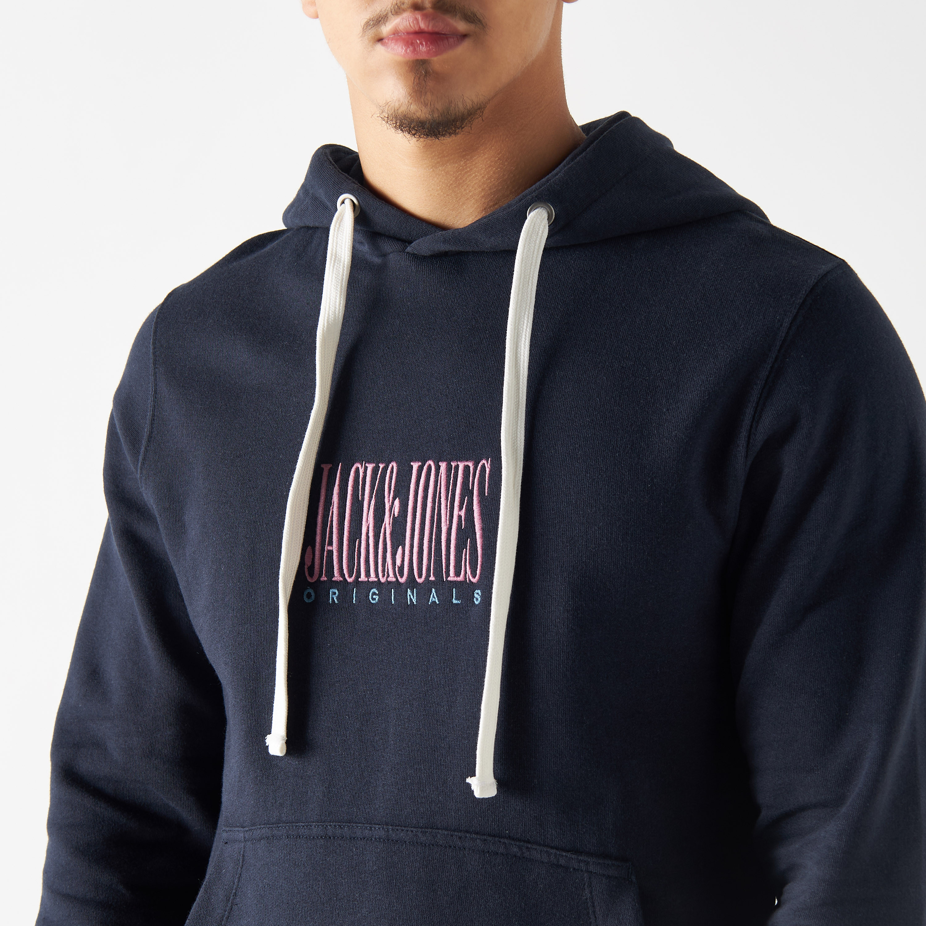 هودي مطرّز بجيوب وأكمام طويلة من جاك آند جونز-men-winterwear-hoodiesandsweatshirts-image-8