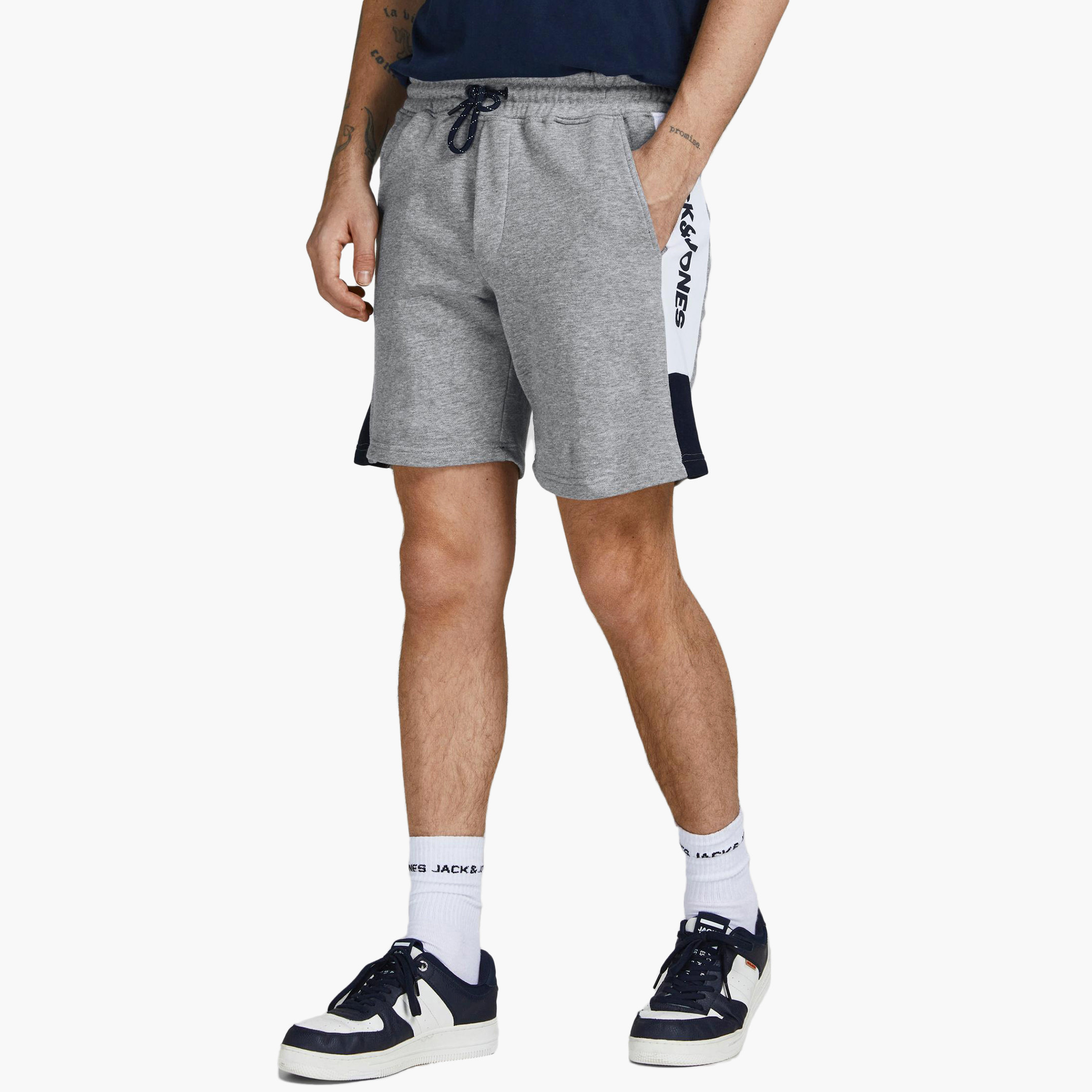 جاك آند جونس رمادي السراويل القصيرة-men-clothing-bottoms-shorts-image-3