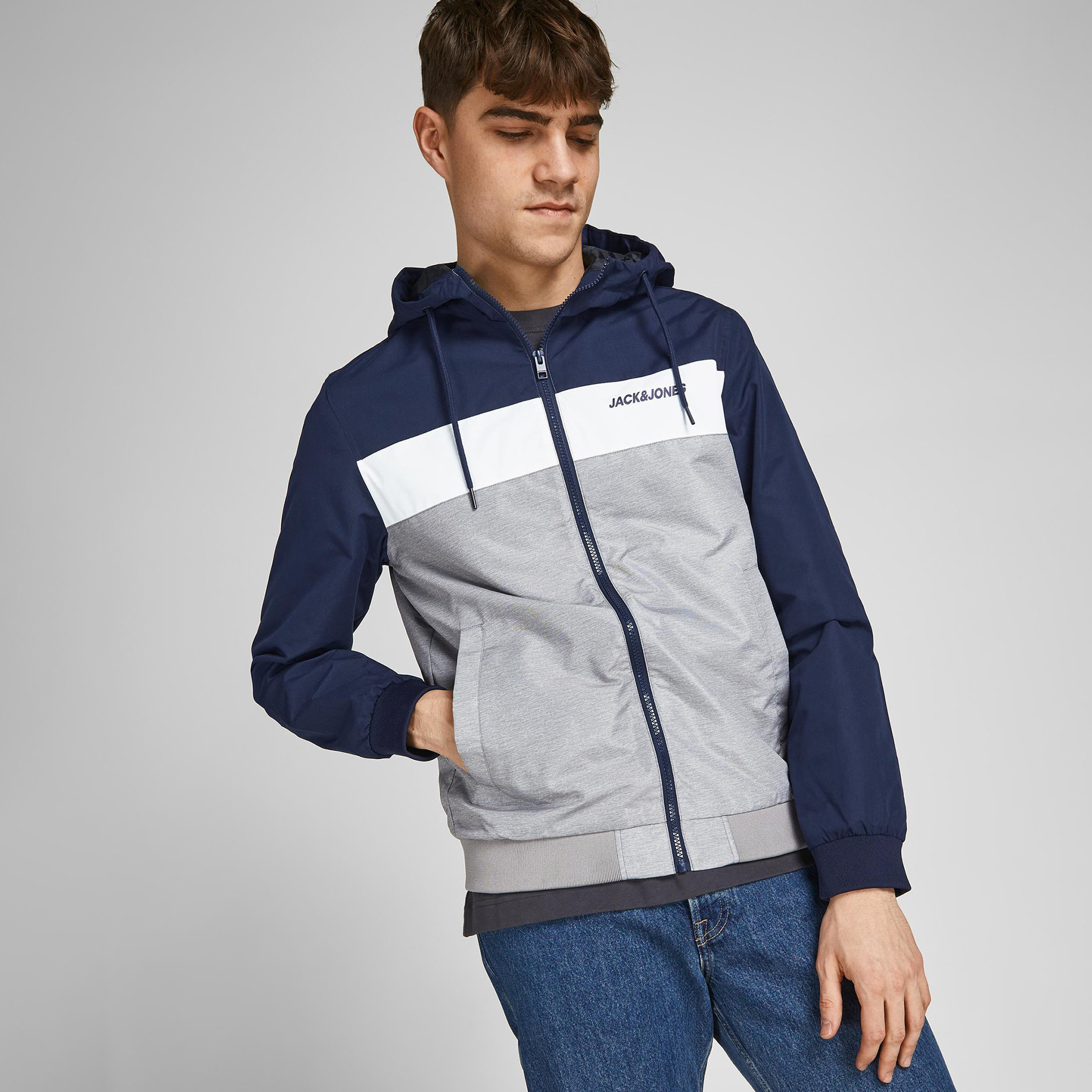 جاكيت بقوالب ملونة وقبعة وأكمام طويلة من جاك & جونز-men-clothing-jacketsandblazers-jackets-image-2