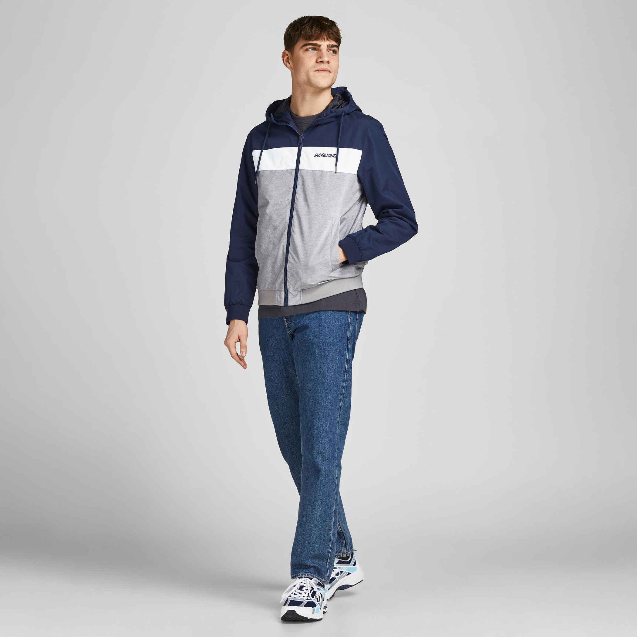 جاكيت بقوالب ملونة وقبعة وأكمام طويلة من جاك & جونز-men-clothing-jacketsandblazers-jackets-image-3