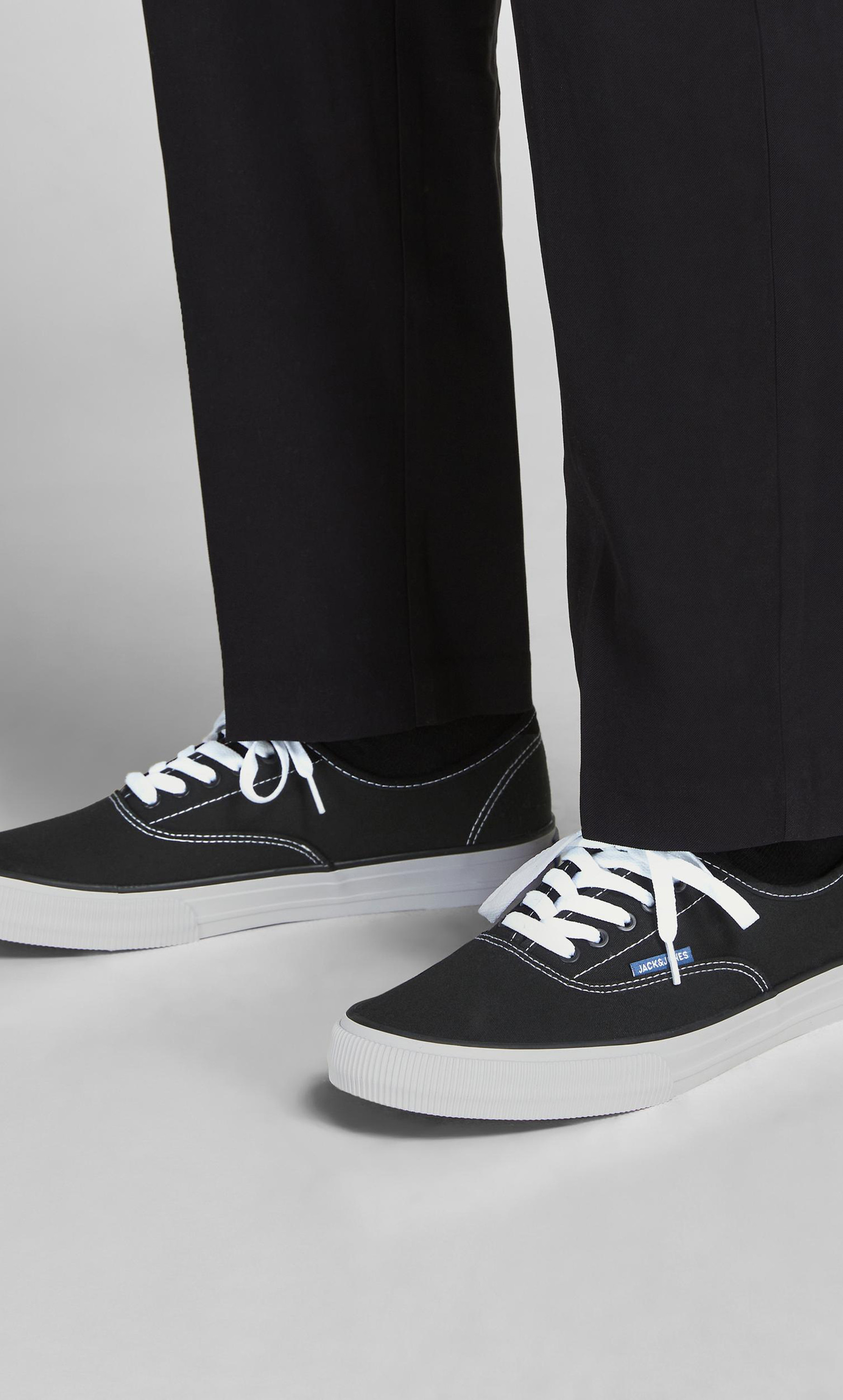 سنيكرز كاجوال ذو كانفاس من جاك آند جونز للرجال  12201283-men-shoes-sneakers-image-5