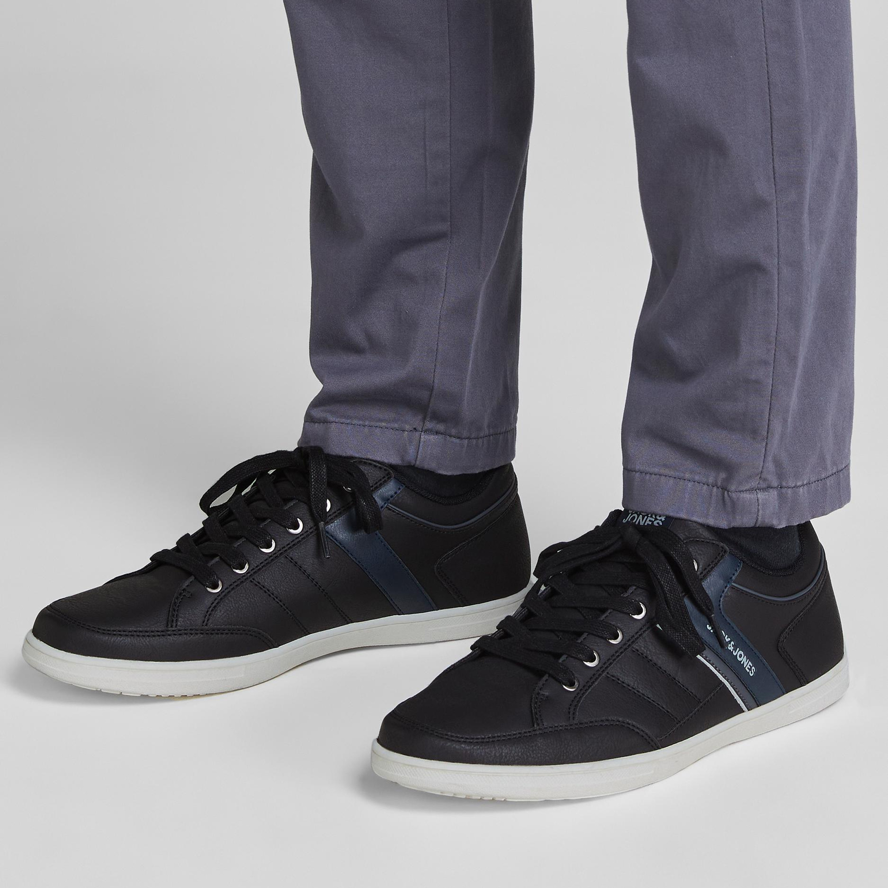 سنيكرز ذو جفوبرادفيلد من جاك آند جونز للرجال مع رباط برقبة منخفضة | 12203489-men-shoes-sneakers-image-3