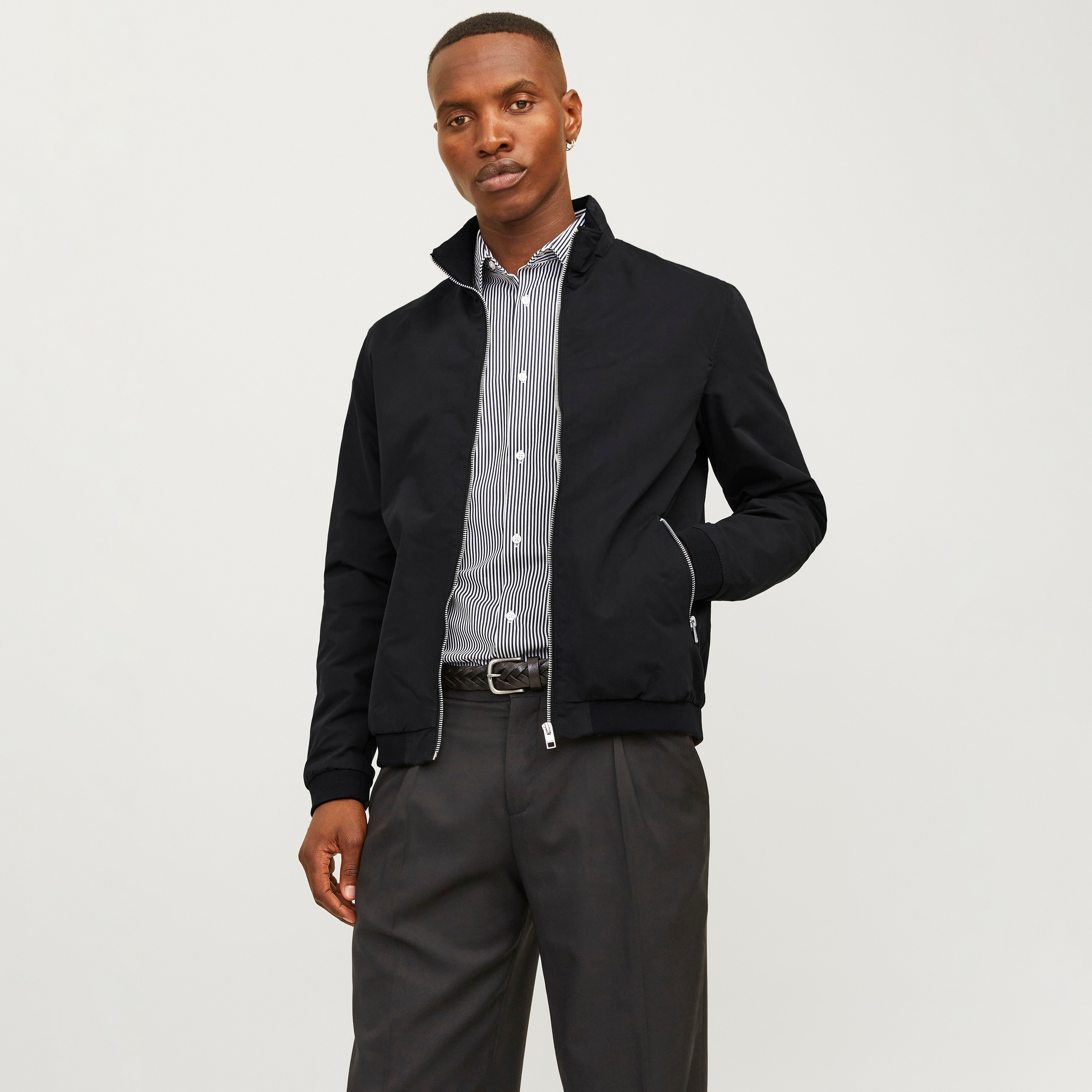 جاكيت بومبر رجالي جاك آند جونز سادة بياقة عالية قائمة وأكمام طويلة-men-clothing-jacketsandblazers-jackets-image-9