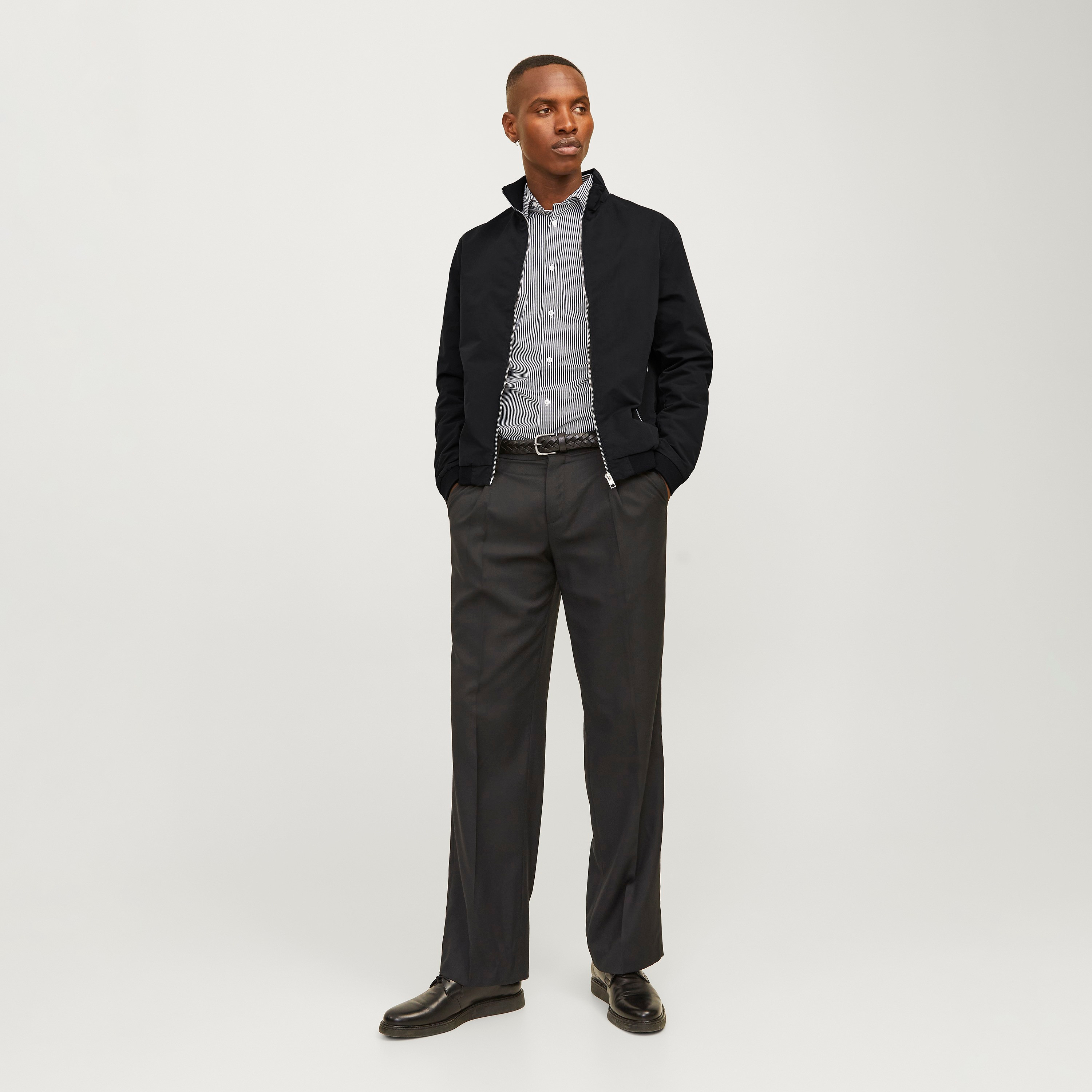 جاكيت بومبر رجالي جاك آند جونز سادة بياقة عالية قائمة وأكمام طويلة-men-clothing-jacketsandblazers-jackets-image-10