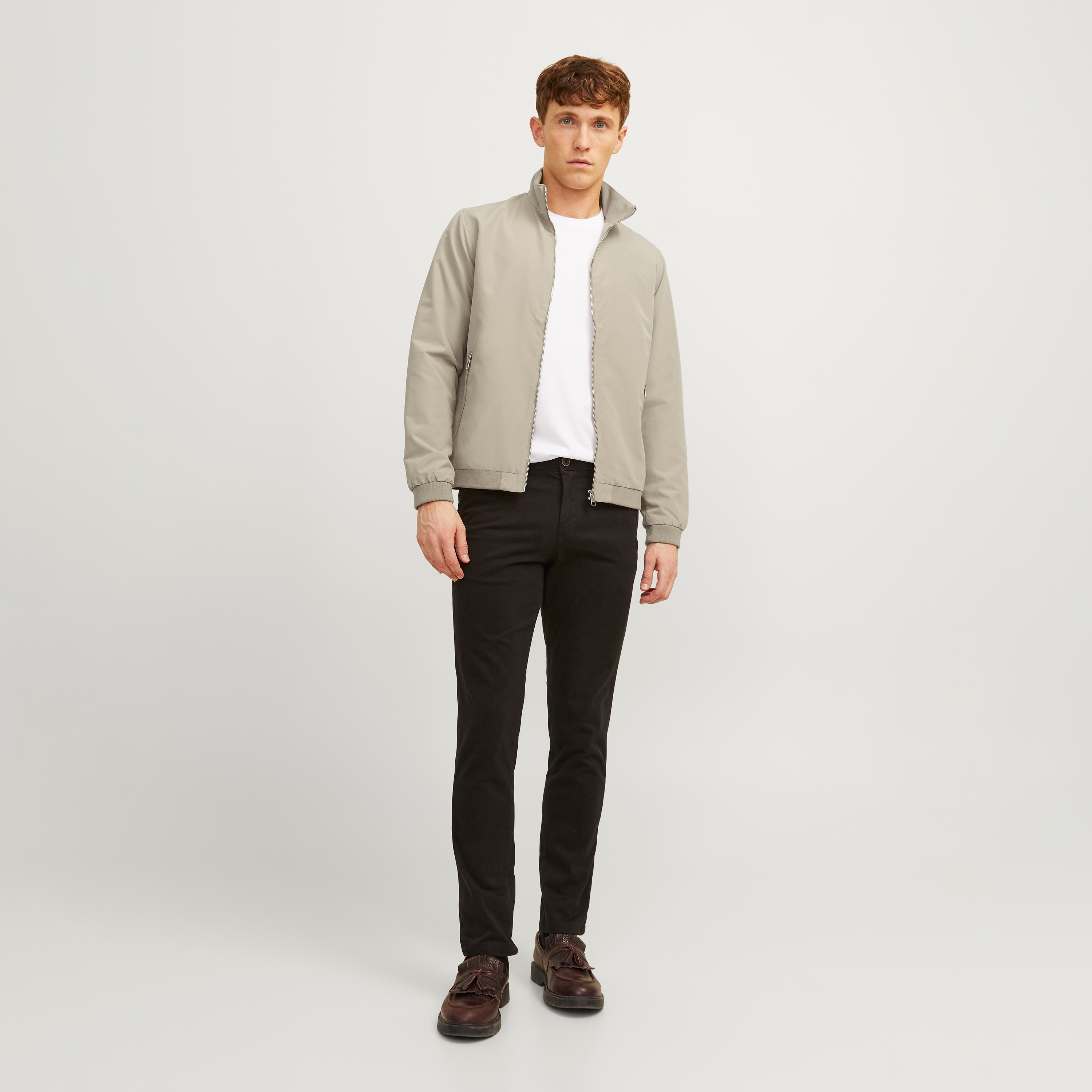 جاكيت بومبر رجالي جاك آند جونز سادة بياقة عالية قائمة وأكمام طويلة-men-clothing-jacketsandblazers-jackets-image-2