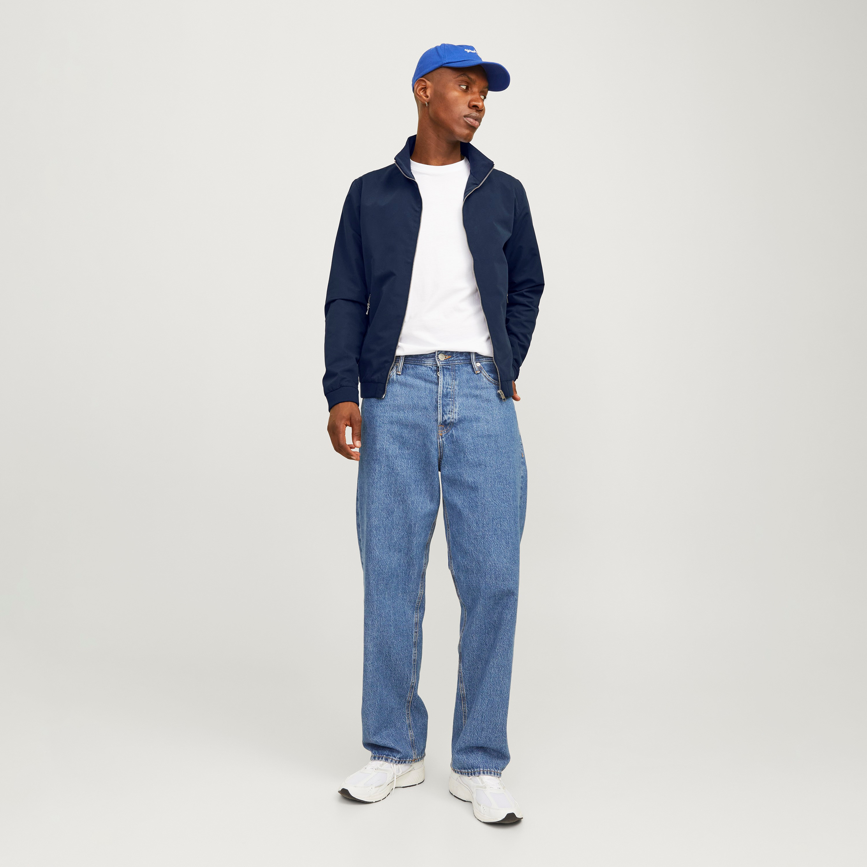 جاكيت بومبر رجالي جاك آند جونز سادة بياقة عالية قائمة وأكمام طويلة-men-clothing-jacketsandblazers-jackets-image-6