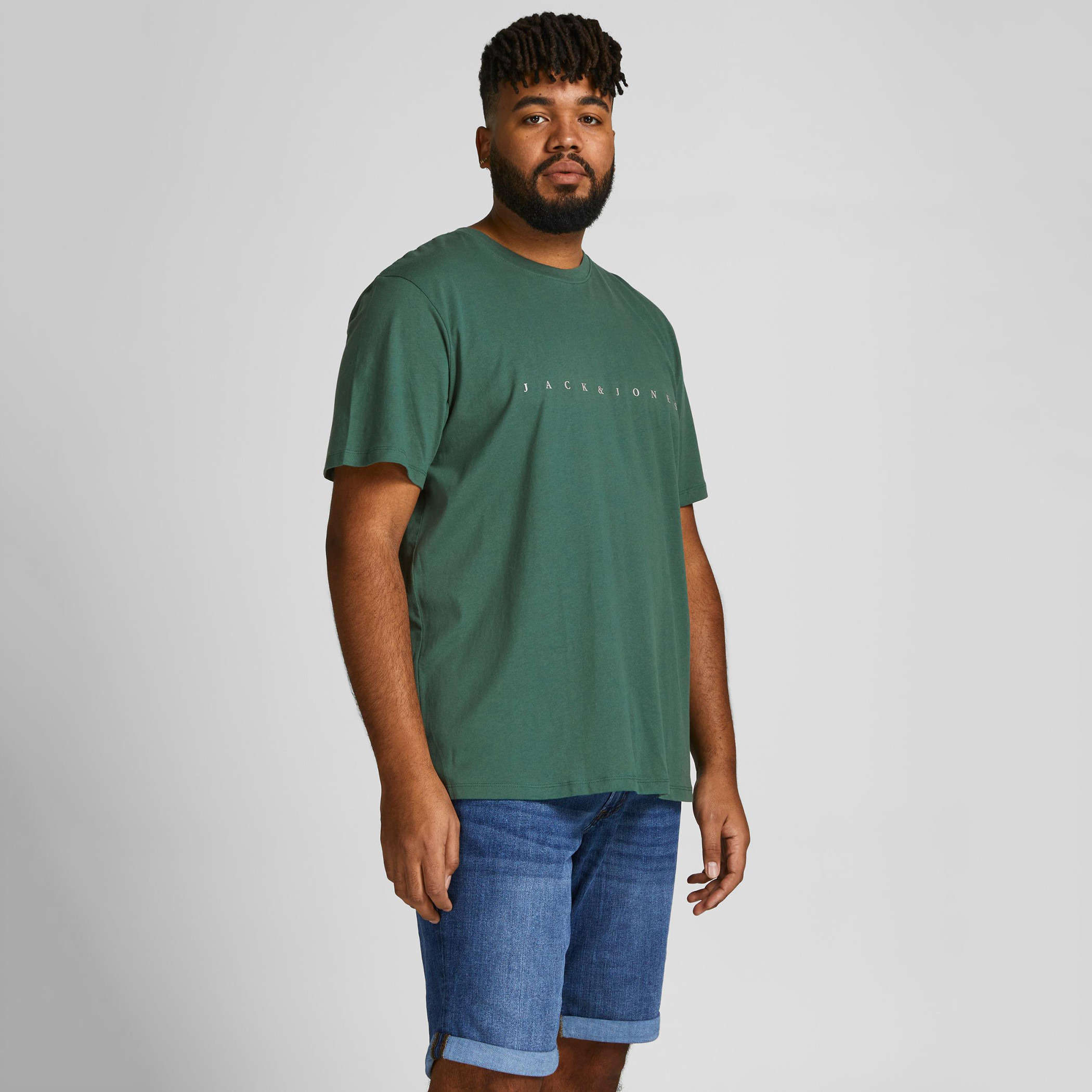 تيشيرت بياقة ضيقة وأكمام قصيرة وطبعات من جاك آند جونز-men-clothing-tshirtsandpolos-tshirts-image-8