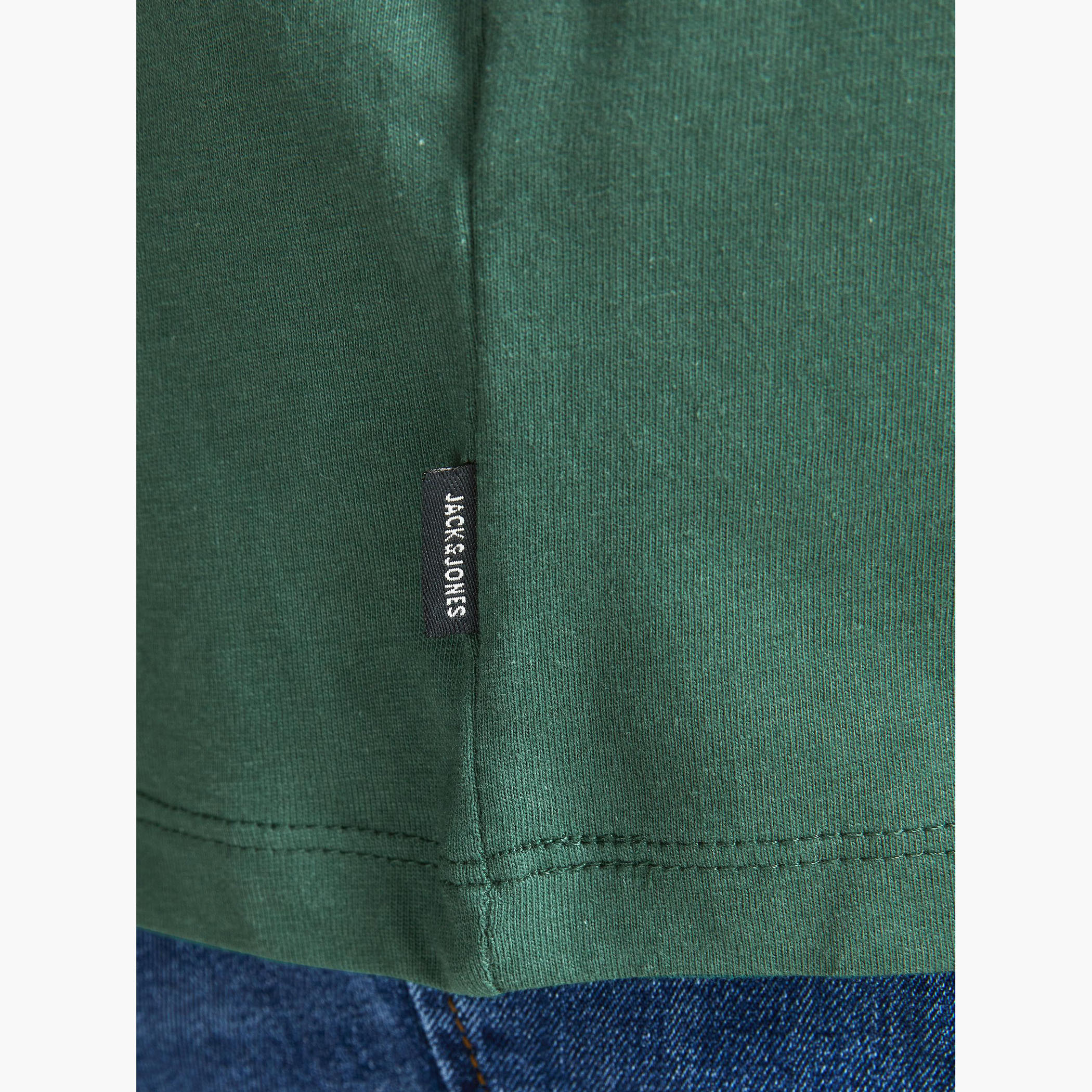 تيشيرت بياقة ضيقة وأكمام قصيرة وطبعات من جاك آند جونز-men-clothing-tshirtsandpolos-tshirts-image-12