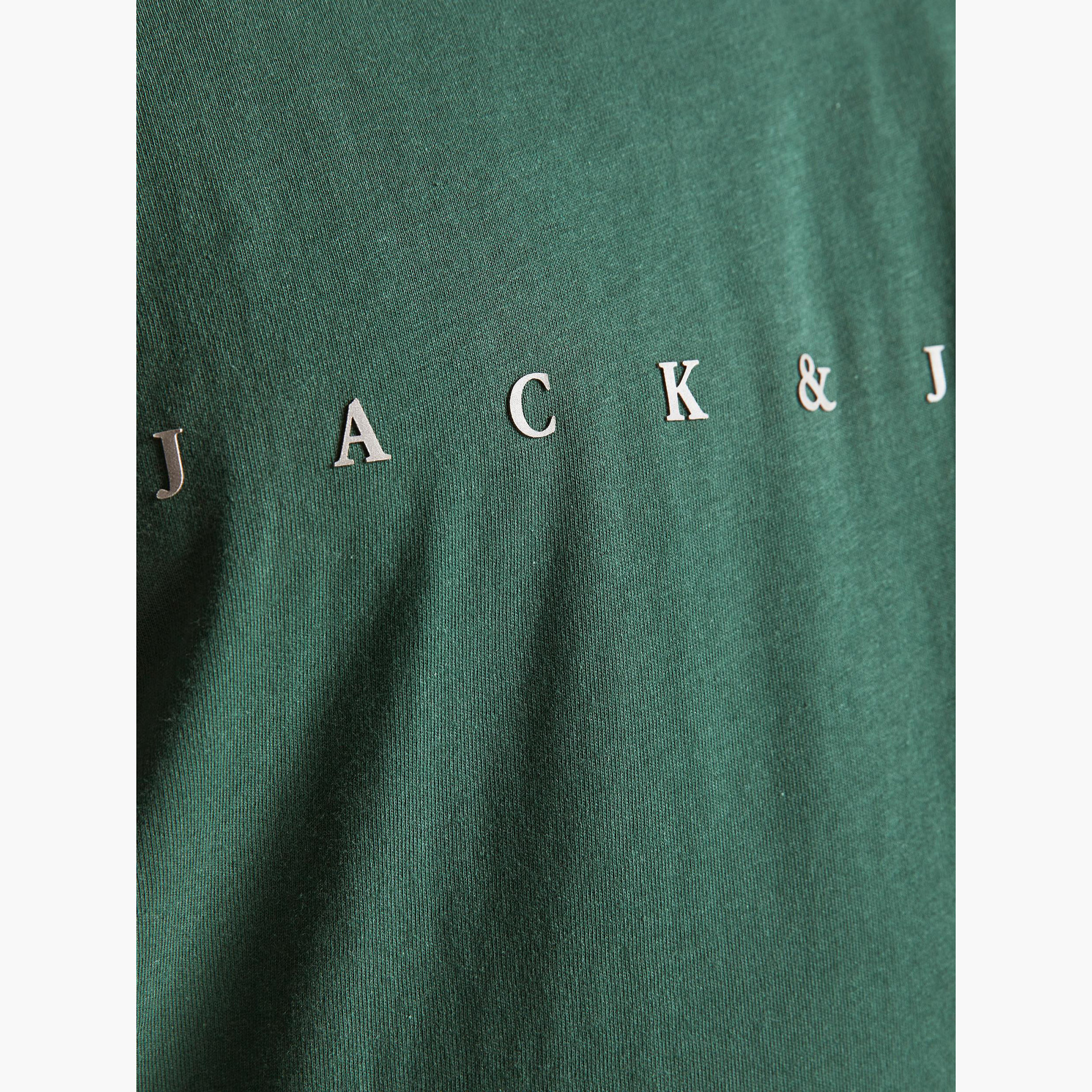 تيشيرت بياقة ضيقة وأكمام قصيرة وطبعات من جاك آند جونز-men-clothing-tshirtsandpolos-tshirts-image-13