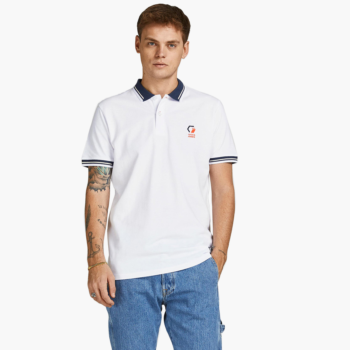 قميص بولو جاك آند جونز بأكمام قصيرة وشعار أبيض للرجال-men-clothing-tshirtsandpolos-polos-image-1
