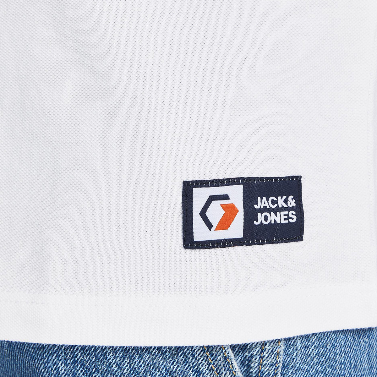 قميص بولو جاك آند جونز بأكمام قصيرة وشعار أبيض للرجال-men-clothing-tshirtsandpolos-polos-image-4