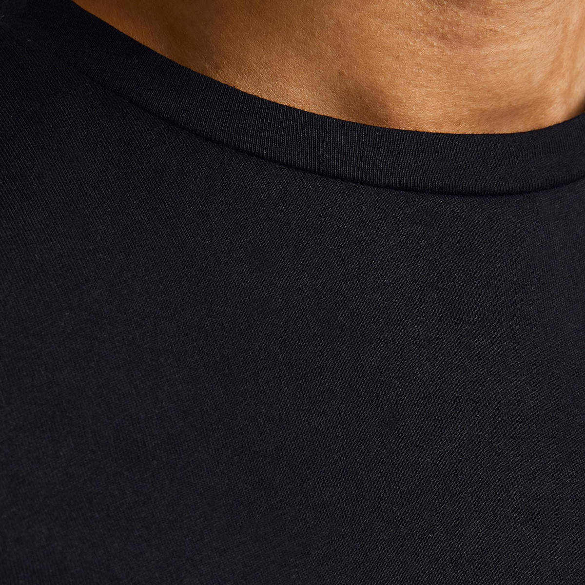 تي شيرت رجالي من جاك آند جونز بأكمام قصيرة و ياقة مستديرة و شعار مع لون اسود-men-clothing-tshirtsandpolos-tshirts-image-6
