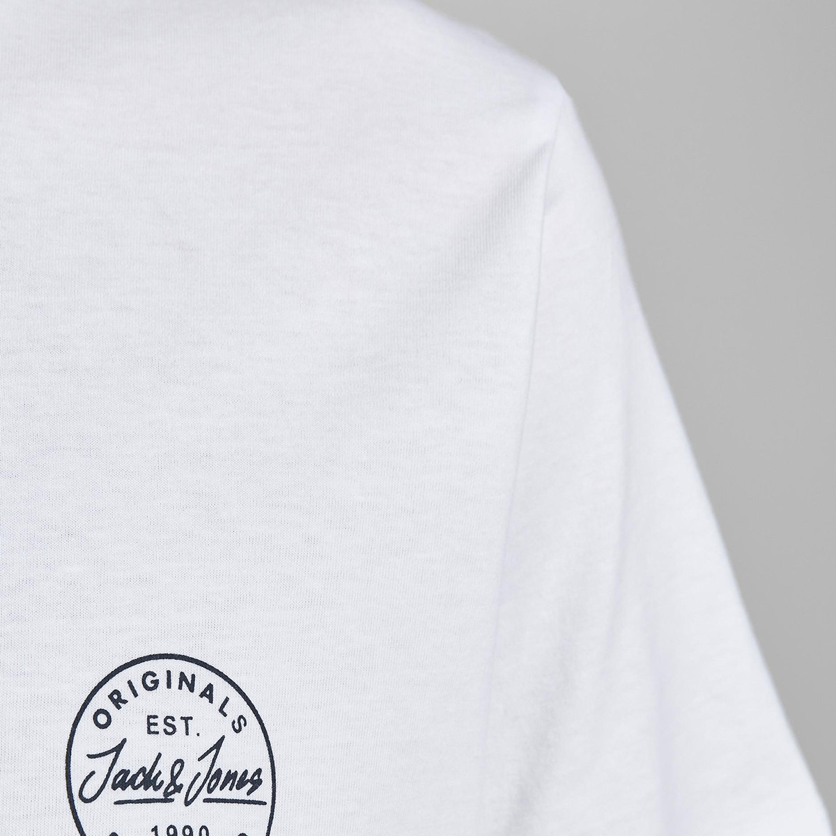 تي شيرت رجالي من جاك آند جونز بأكمام قصيرة و ياقة مستديرة و شعار مع لون ابیض-men-clothing-tshirtsandpolos-tshirts-image-5