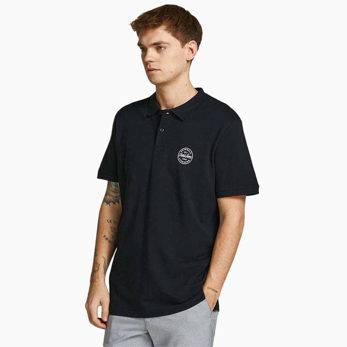 بولو تي شيرت رجالي من جاك آند جونز بأكمام قصيرة و تناسب سليم و مطبوع مع لون اسود-men-clothing-tshirtsandpolos-polos-image-1