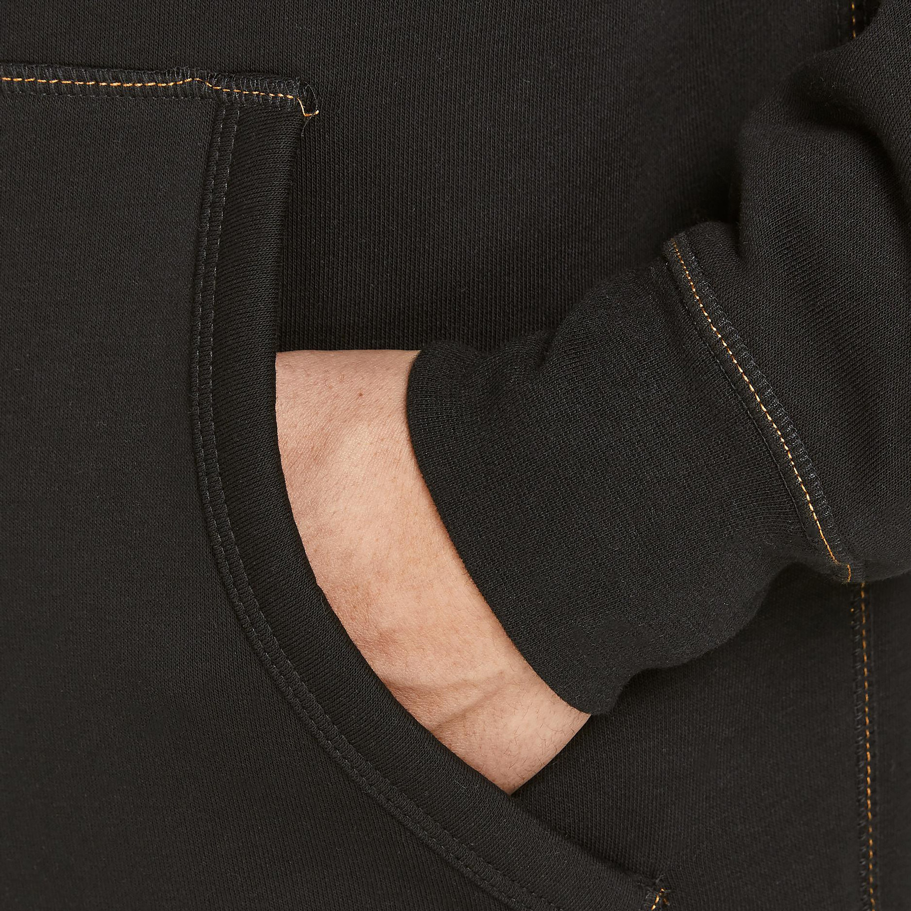 هودي جاك آند جونز بجيب كانغارو مع شعار بلون اسود للرجال-men-winterwear-hoodiesandsweatshirts-image-6