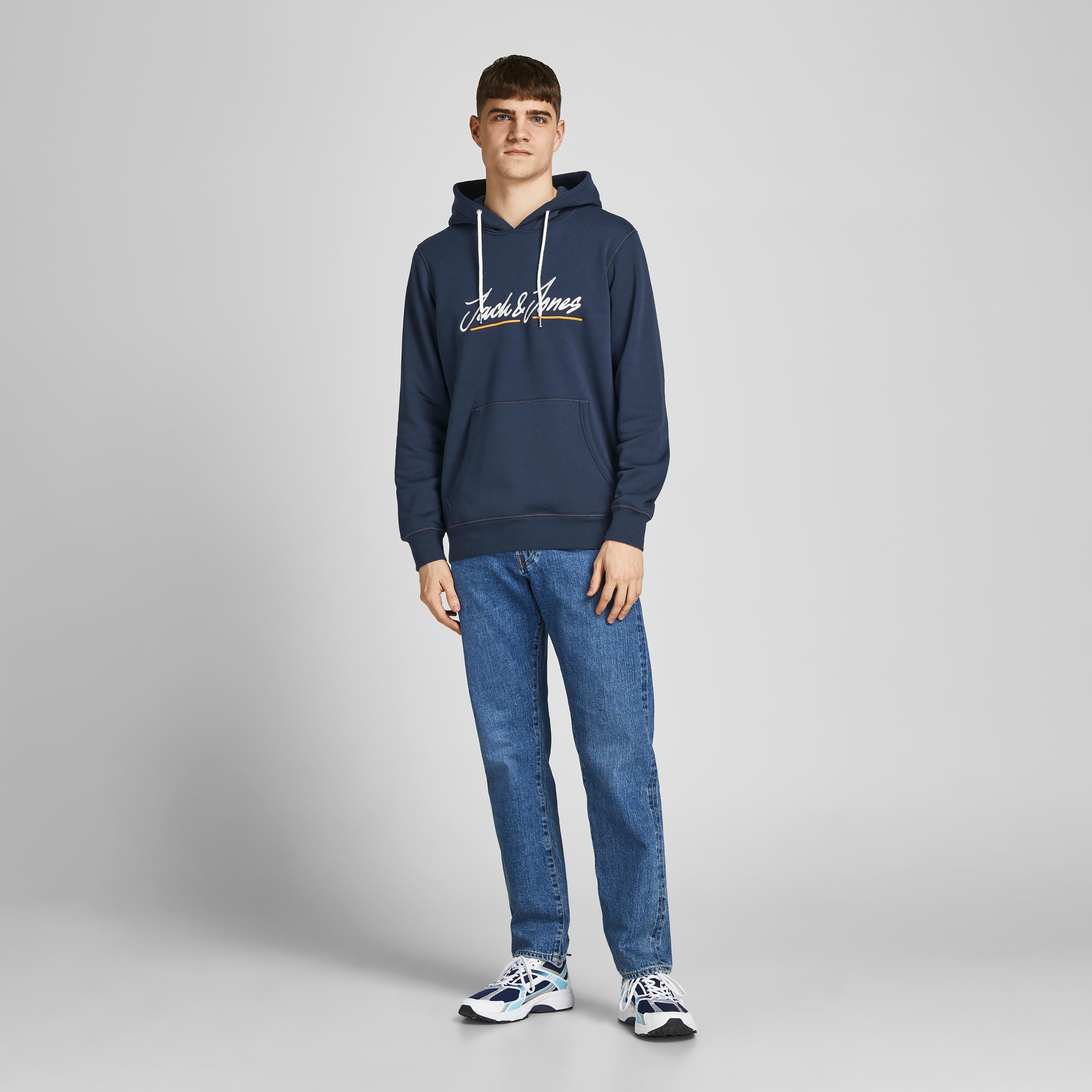هودي جاك آند جونز بجيب كانغارو مع شعار بلون اسود للرجال-men-winterwear-hoodiesandsweatshirts-image-11