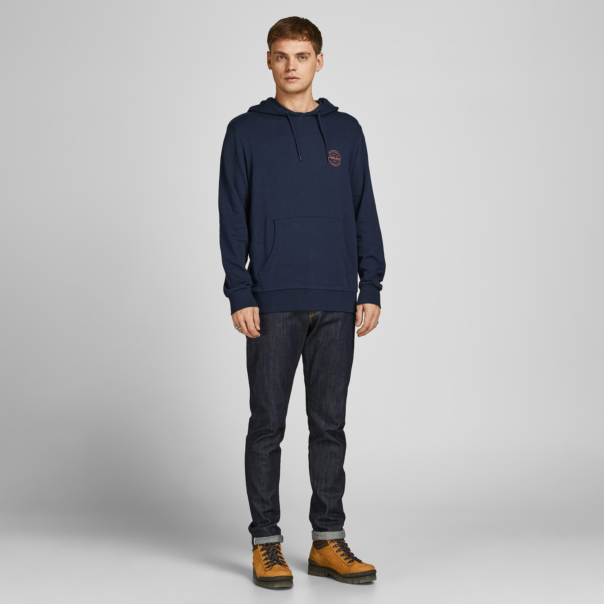 سويت شيرت بقبعّة وأكمام طويلة وطبعات من جاك & جونز-men-winterwear-hoodiesandsweatshirts-image-4