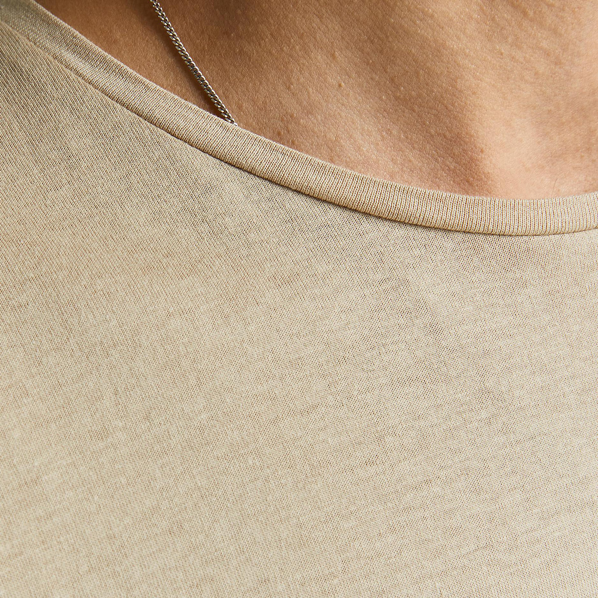 تي شيرت رجالي من جاك آند جونز بأكمام قصيرة و ياقة مستديرة و جرافيك مع لون بيج-men-clothing-tshirtsandpolos-tshirts-image-6