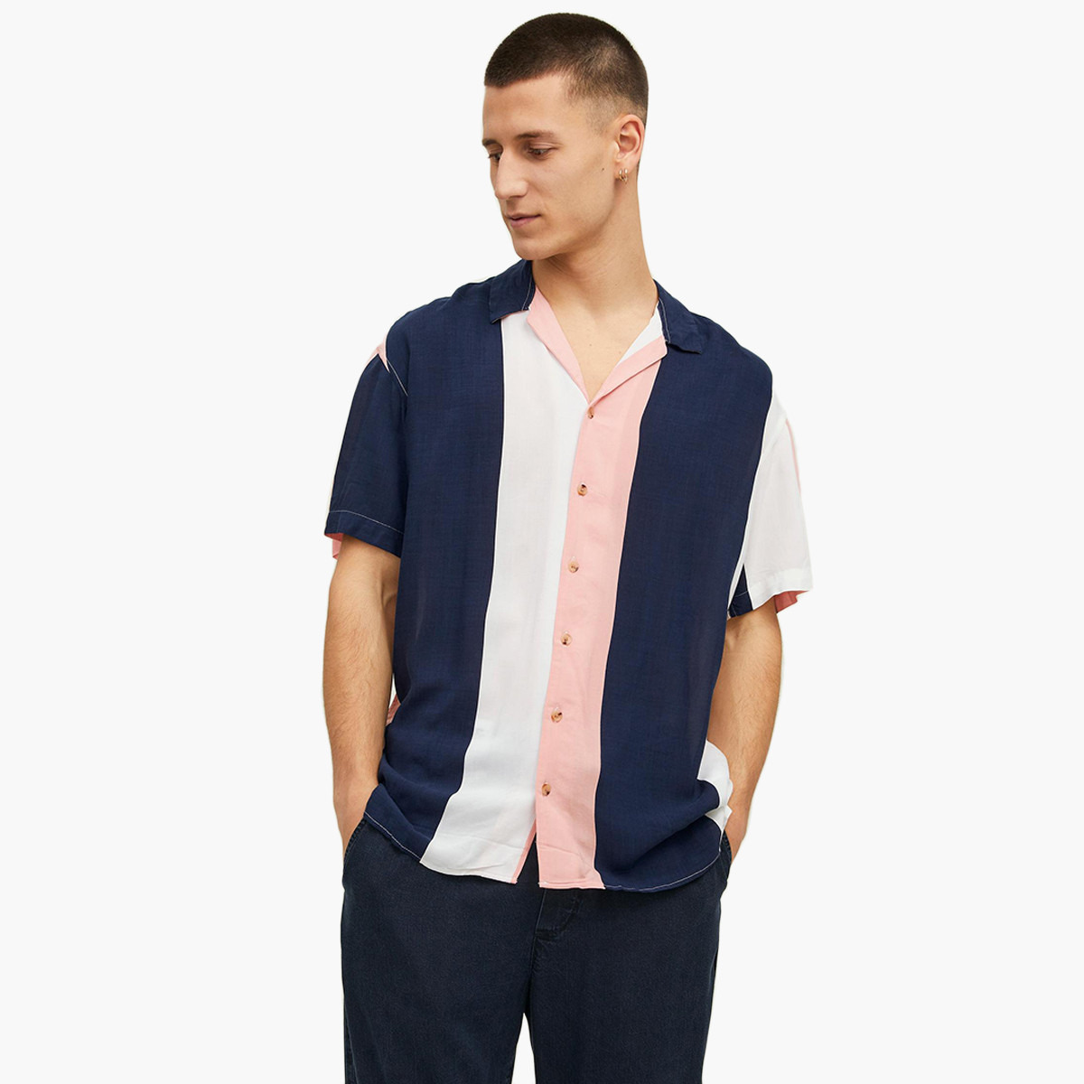 قميص جاك آند جونز رجالي متعدد الألوان مقلم ذو ياقة مسترخية-men-clothing-shirts-image-1