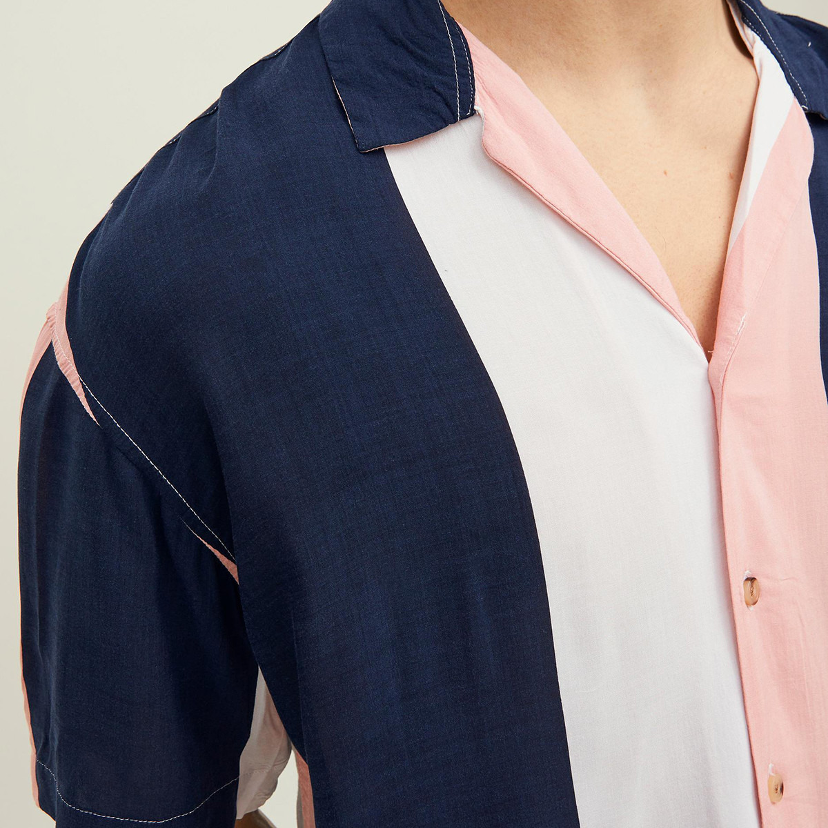 قميص جاك آند جونز رجالي متعدد الألوان مقلم ذو ياقة مسترخية-men-clothing-shirts-image-5