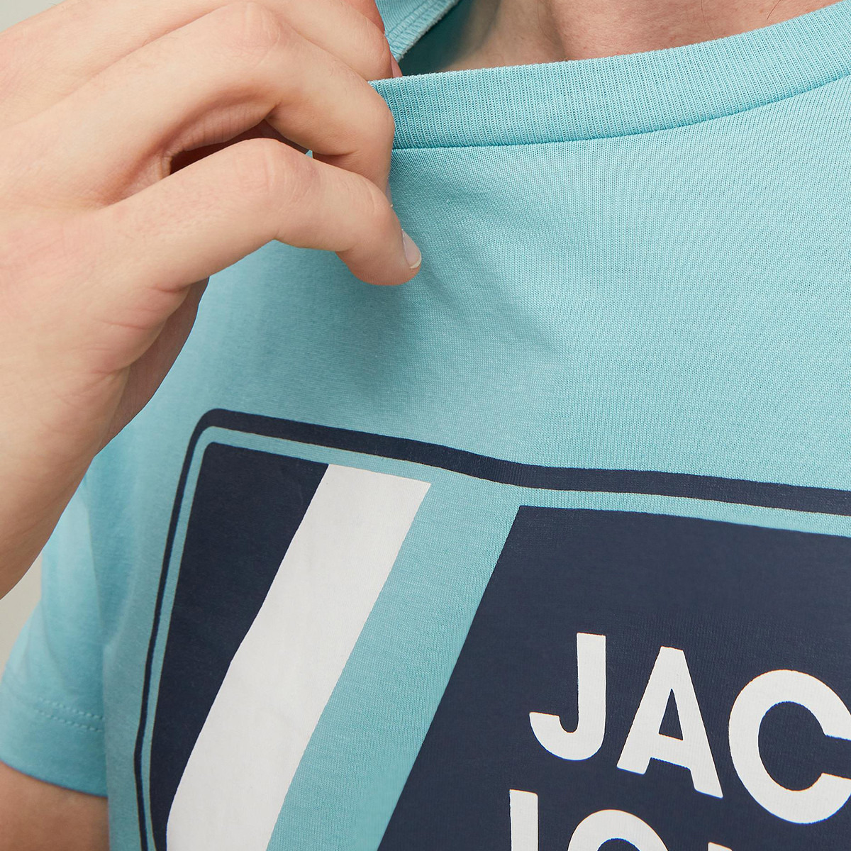 تي شيرت جاك آند جونز رجالي أزرق مطبوع بياقة مستديرة وأكمام قصيرة-men-clothing-tshirtsandpolos-tshirts-image-3