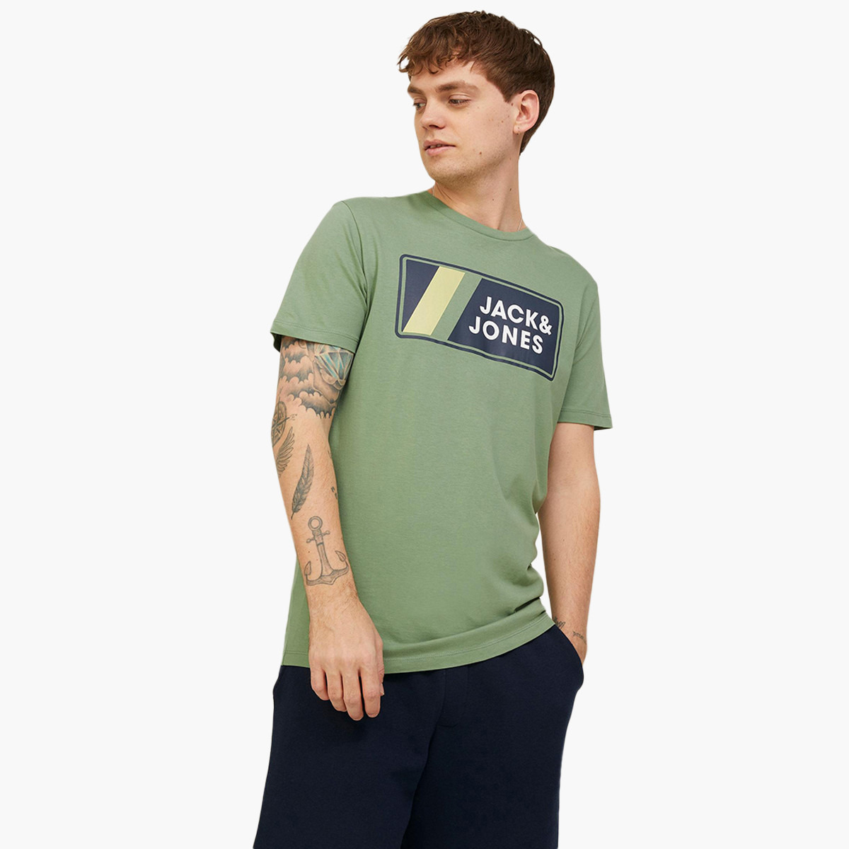 قميص رجالي من جاك وجوكس بأكمام قصيرة وياقة دائرية وطبعة خضراء-men-clothing-tshirtsandpolos-tshirts-image-1