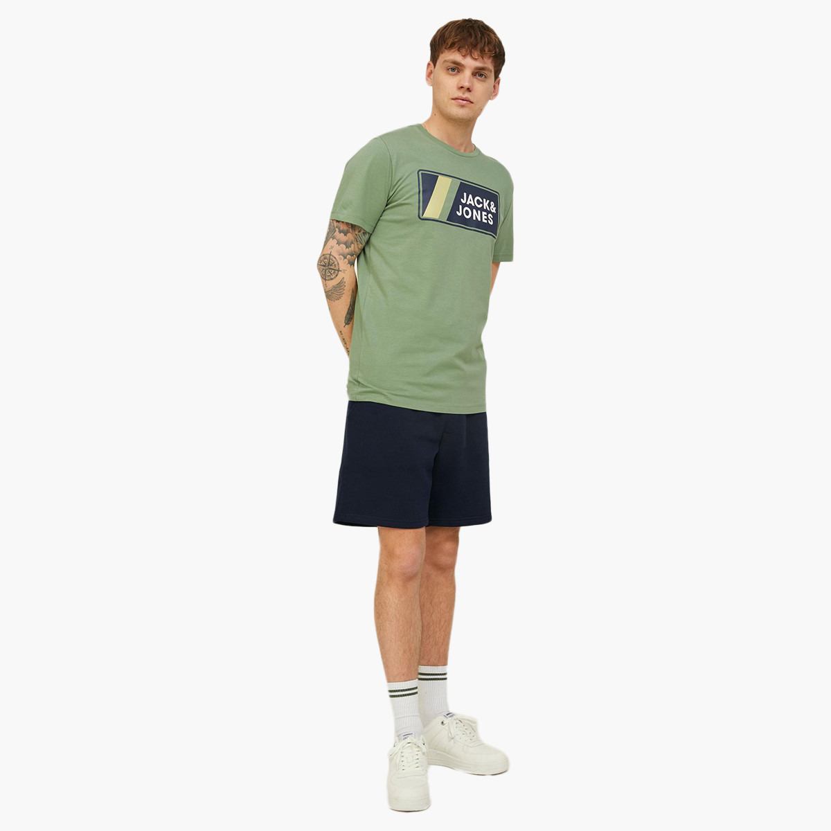 قميص رجالي من جاك وجوكس بأكمام قصيرة وياقة دائرية وطبعة خضراء-men-clothing-tshirtsandpolos-tshirts-image-2