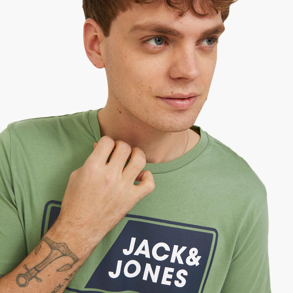 قميص رجالي من جاك وجوكس بأكمام قصيرة وياقة دائرية وطبعة خضراء-men-clothing-tshirtsandpolos-tshirts-image-4