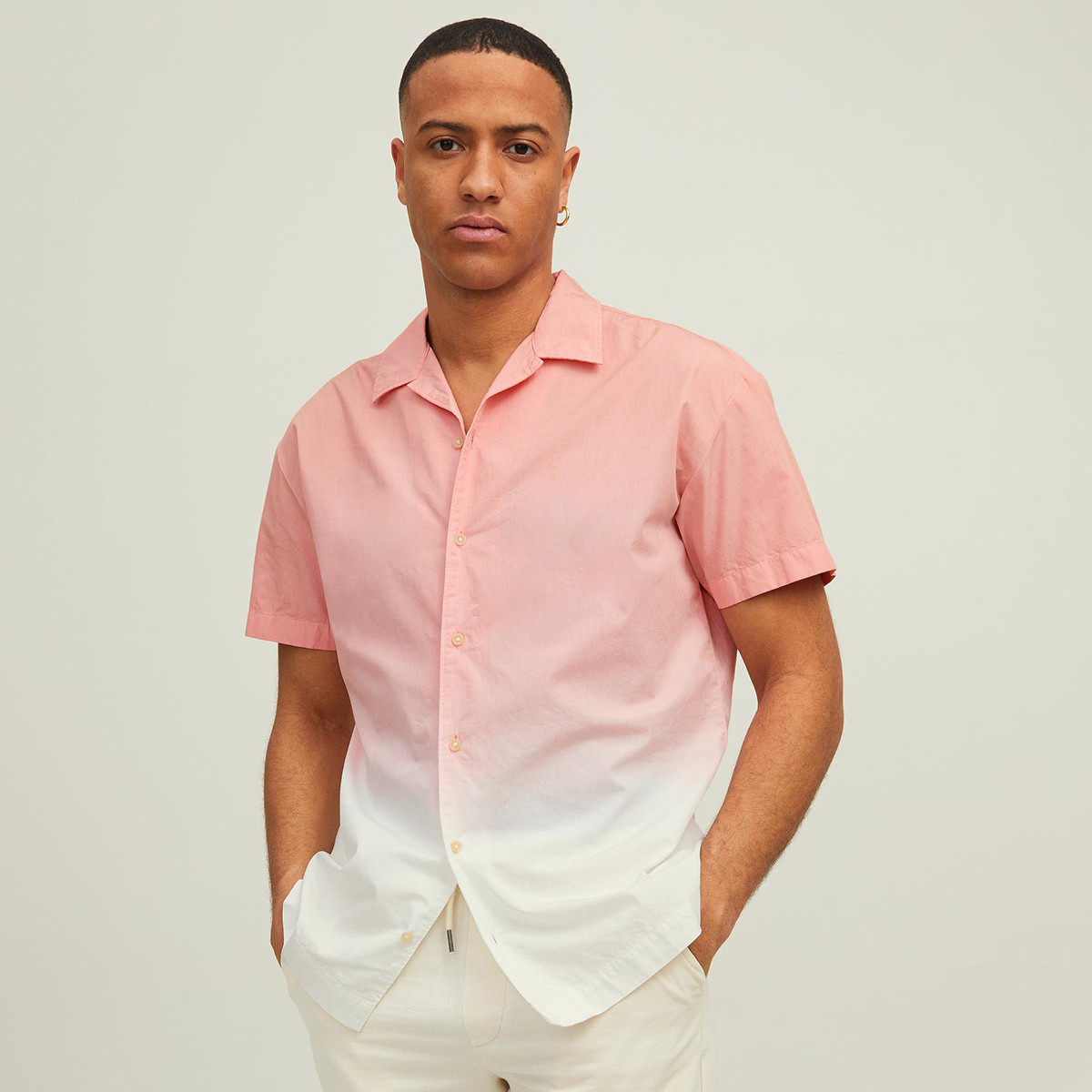 قميص جاك آند جونز رجالي بأكمام قصيرة وردية متدرجة اللون-men-clothing-shirts-image-1