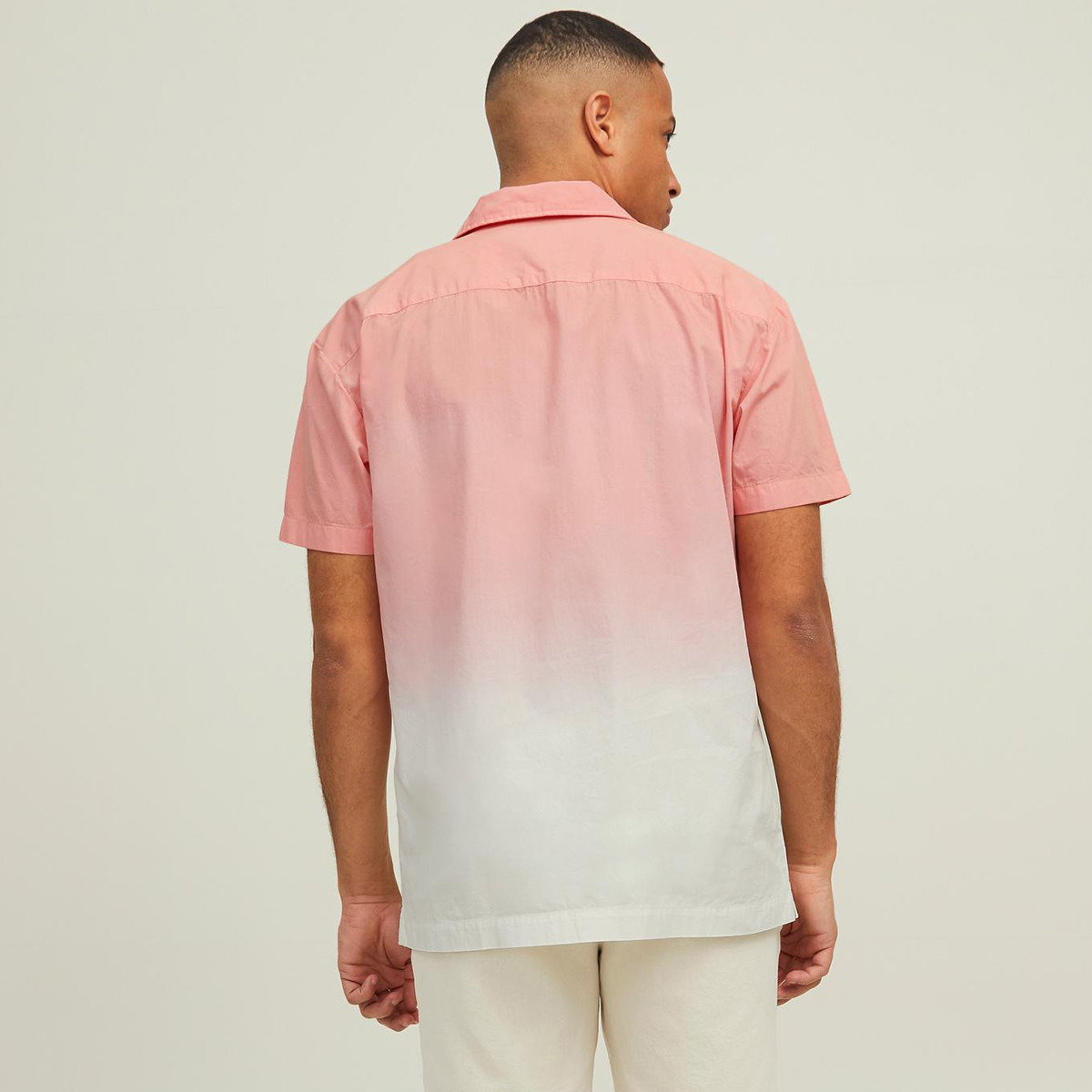 قميص جاك آند جونز رجالي بأكمام قصيرة وردية متدرجة اللون-men-clothing-shirts-image-2