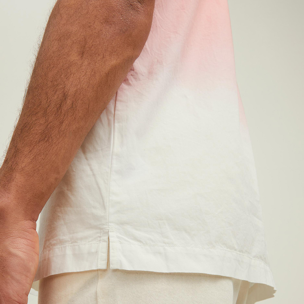 قميص جاك آند جونز رجالي بأكمام قصيرة وردية متدرجة اللون-men-clothing-shirts-image-5