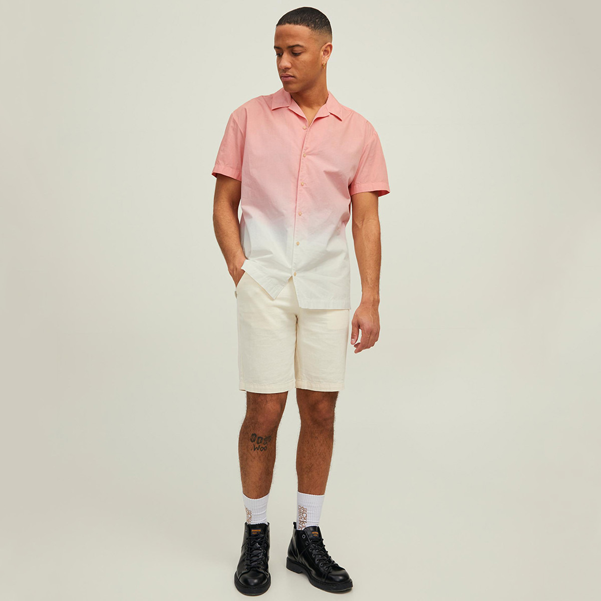 قميص جاك آند جونز رجالي بأكمام قصيرة وردية متدرجة اللون-men-clothing-shirts-image-6