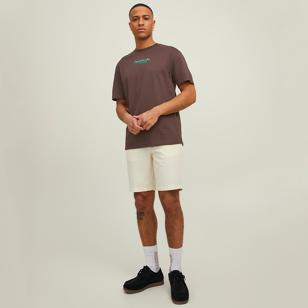 تي شيرت جاك آند جونز رجالي بني مطبوع بياقة مستديرة وأكمام قصيرة-men-clothing-tshirtsandpolos-tshirts-image-4