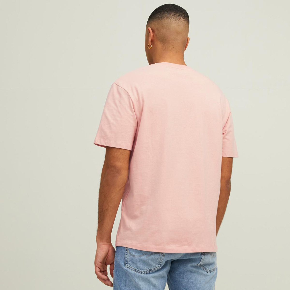 تي شيرت جاك آند جونز رجالي وردي بياقة مستديرة وأكمام قصيرة-men-clothing-tshirtsandpolos-tshirts-image-2