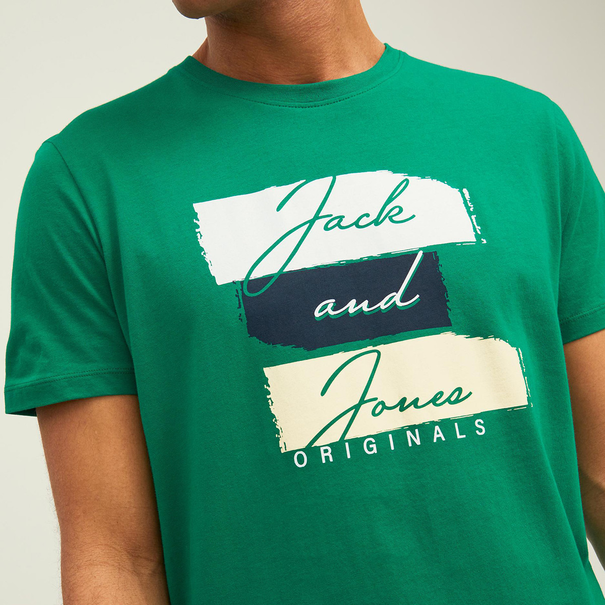 تي شيرت رجالي من جاك آند جونز بأكمام قصيرة وياقة دائرية وطبعة خضراء-men-clothing-tshirtsandpolos-tshirts-image-4