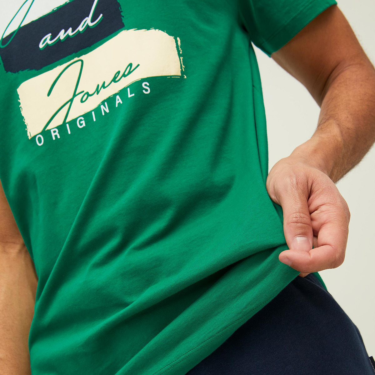 تي شيرت رجالي من جاك آند جونز بأكمام قصيرة وياقة دائرية وطبعة خضراء-men-clothing-tshirtsandpolos-tshirts-image-7
