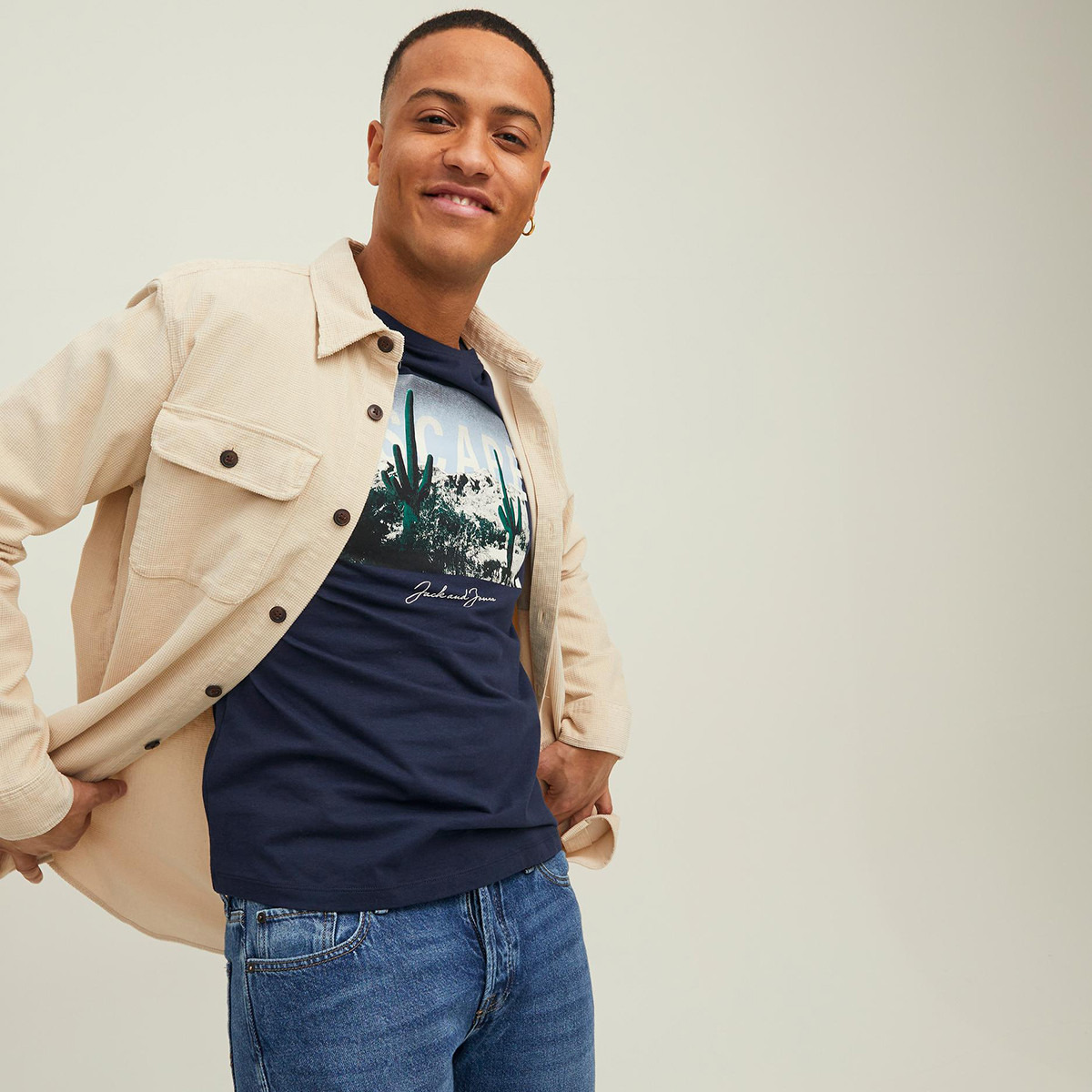 تي شيرت جاك آند جونز بأكمام قصيرة وياقة دائرية وطبعة أزرق كحلي للرجال-men-clothing-tshirtsandpolos-tshirts-image-7