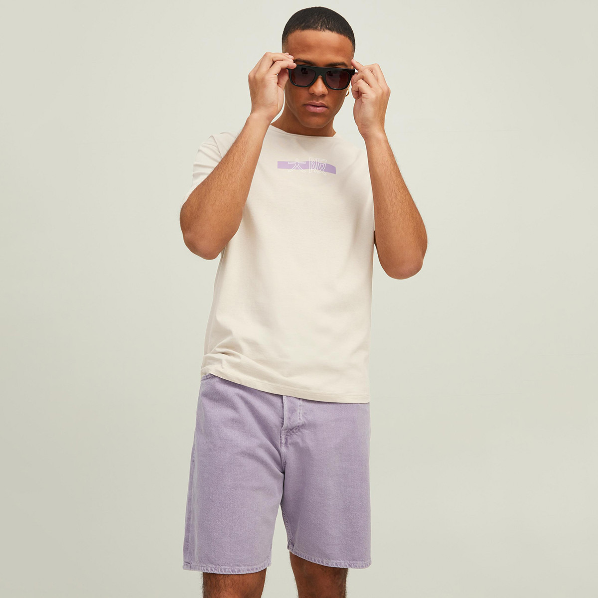 تي شيرت رجالي من جاك آند جونز ذو قصة ضيقة بياقة مستديرة ومريح-men-clothing-tshirtsandpolos-tshirts-image-1