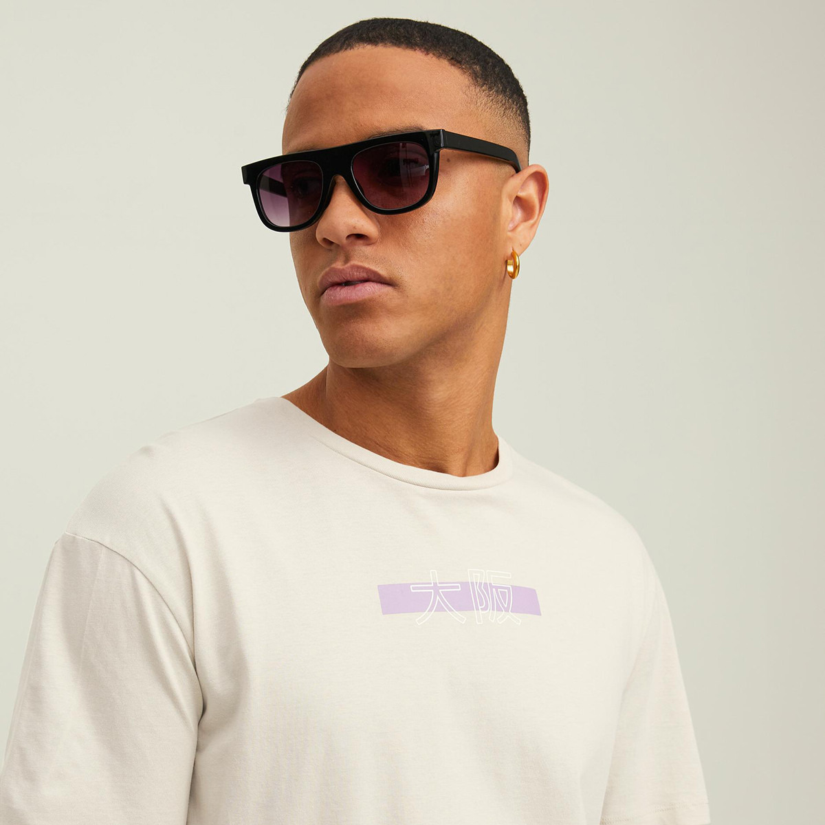 تي شيرت رجالي من جاك آند جونز ذو قصة ضيقة بياقة مستديرة ومريح-men-clothing-tshirtsandpolos-tshirts-image-8