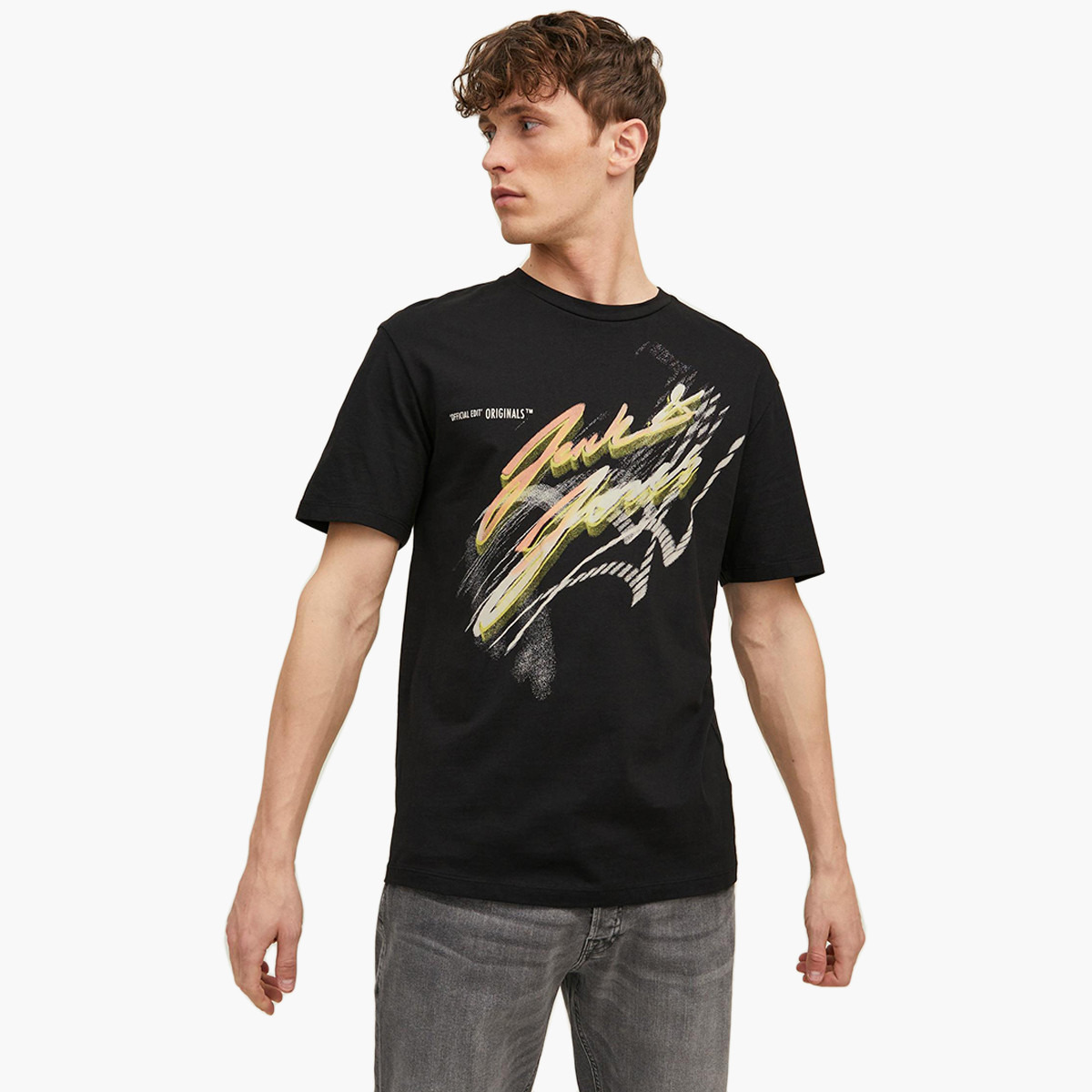 تي شيرت جاك آند جونز رجالي بأكمام قصيرة وياقة دائرية وطبعات سوداء-men-clothing-tshirtsandpolos-tshirts-image-1