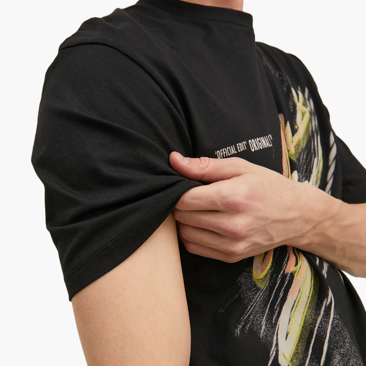 تي شيرت جاك آند جونز رجالي بأكمام قصيرة وياقة دائرية وطبعات سوداء-men-clothing-tshirtsandpolos-tshirts-image-5