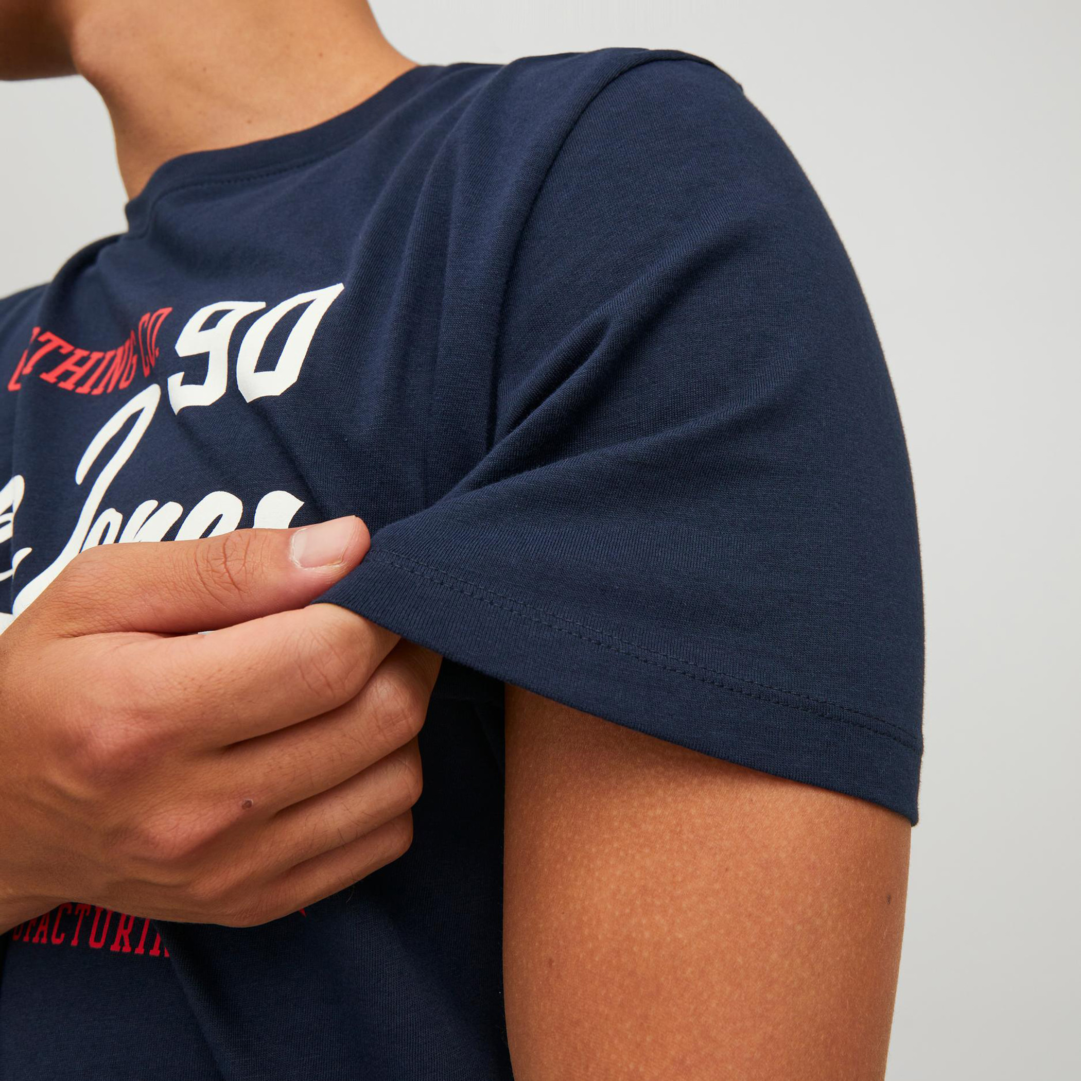 تيشيرت جاك آند جونز بأكمام قصيرة وياقة دائرية مطبوعة بلون أزرق كحلي للرجال-men-clothing-tshirtsandpolos-tshirts-image-5