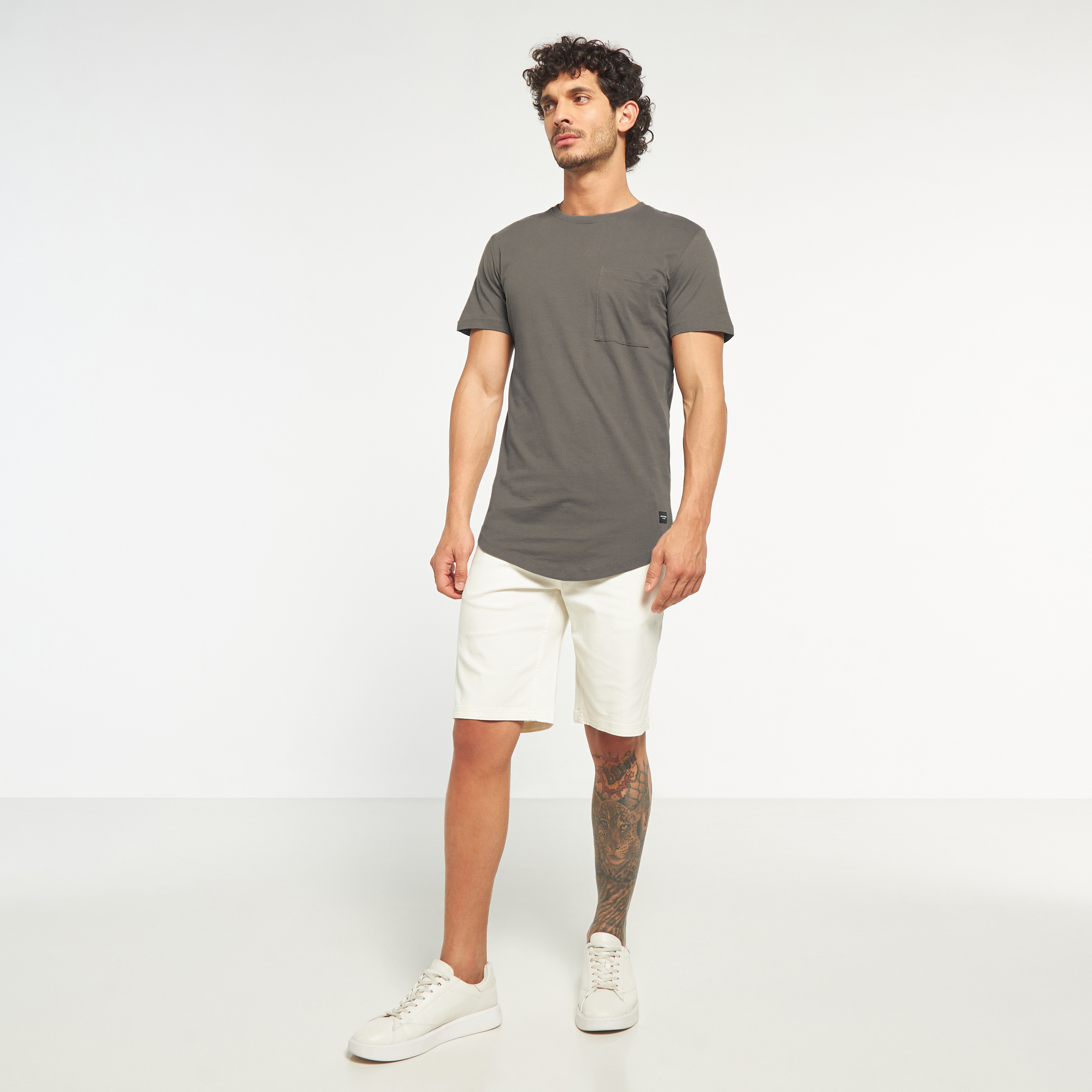 تي شيرت من جاك آند جونز سادة بأكمام قصيرة و ياقة مستديرة-men-clothing-tshirtsandpolos-tshirts-image-6