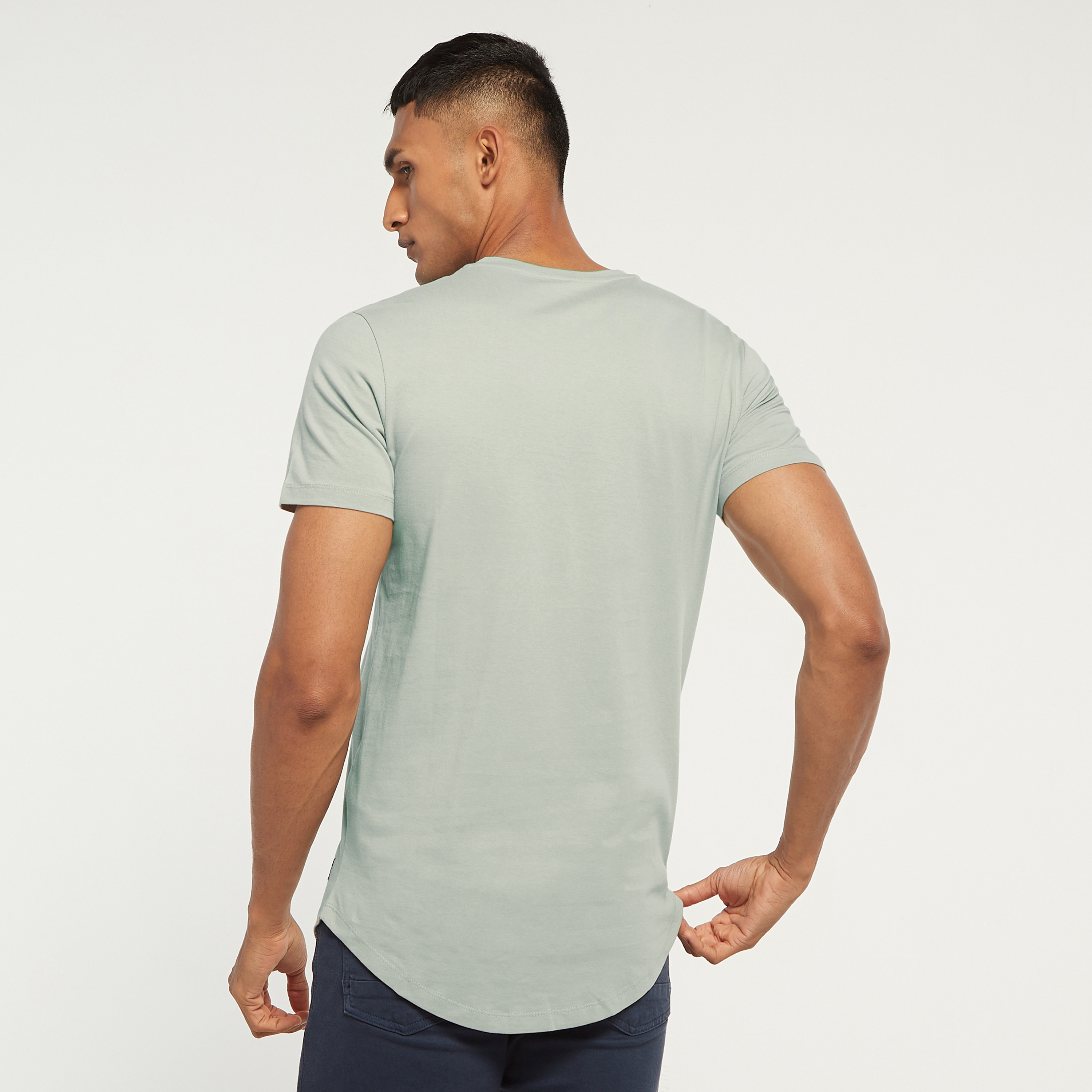 تي شيرت من جاك آند جونز سادة بأكمام قصيرة و ياقة مستديرة-men-clothing-tshirtsandpolos-tshirts-image-11