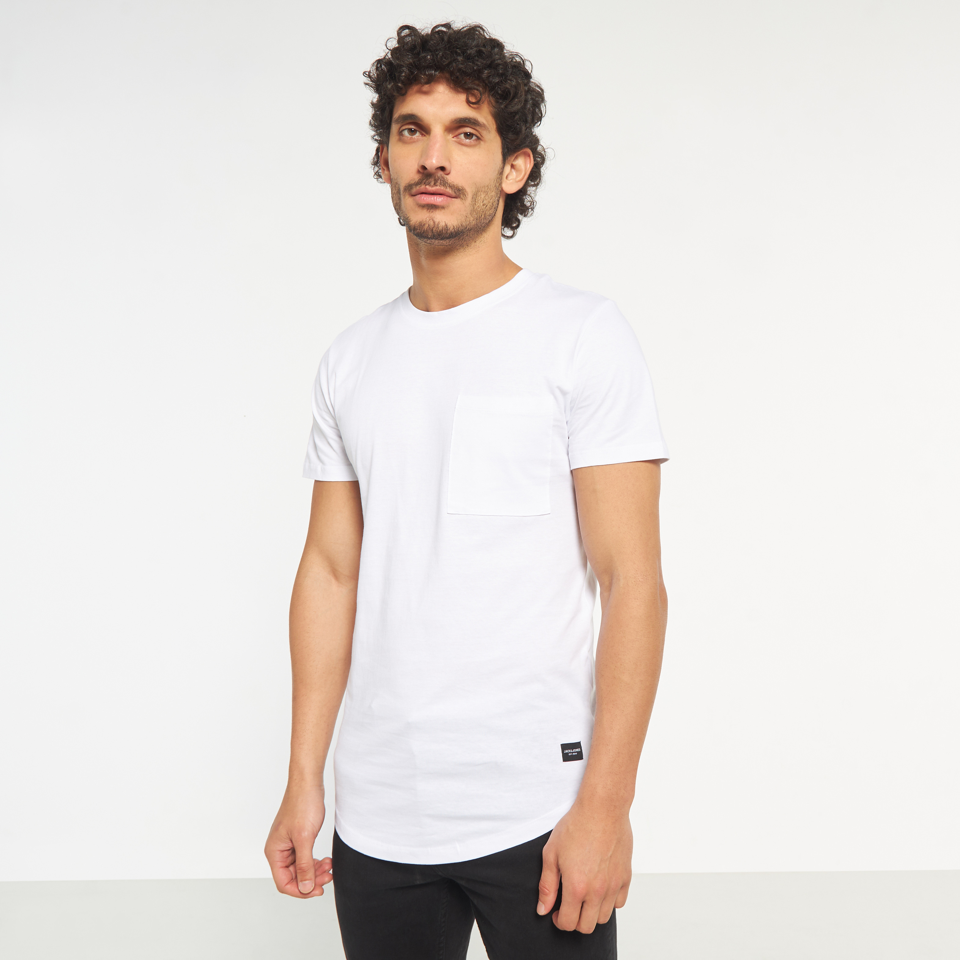 تي شيرت من جاك آند جونز سادة بأكمام قصيرة و ياقة مستديرة-men-clothing-tshirtsandpolos-tshirts-image-13
