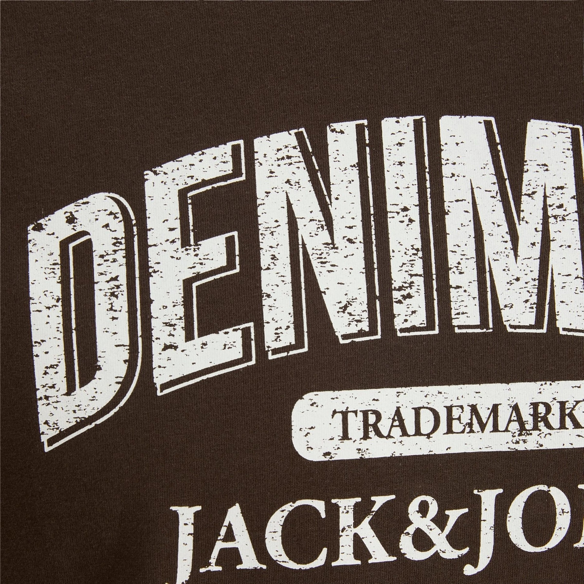تي شيرت رجالي من جاك آند جونز بأكمام قصيرة و ياقة مستديرة و مطبوع مع لون بني غامق-men-clothing-tshirtsandpolos-tshirts-image-2