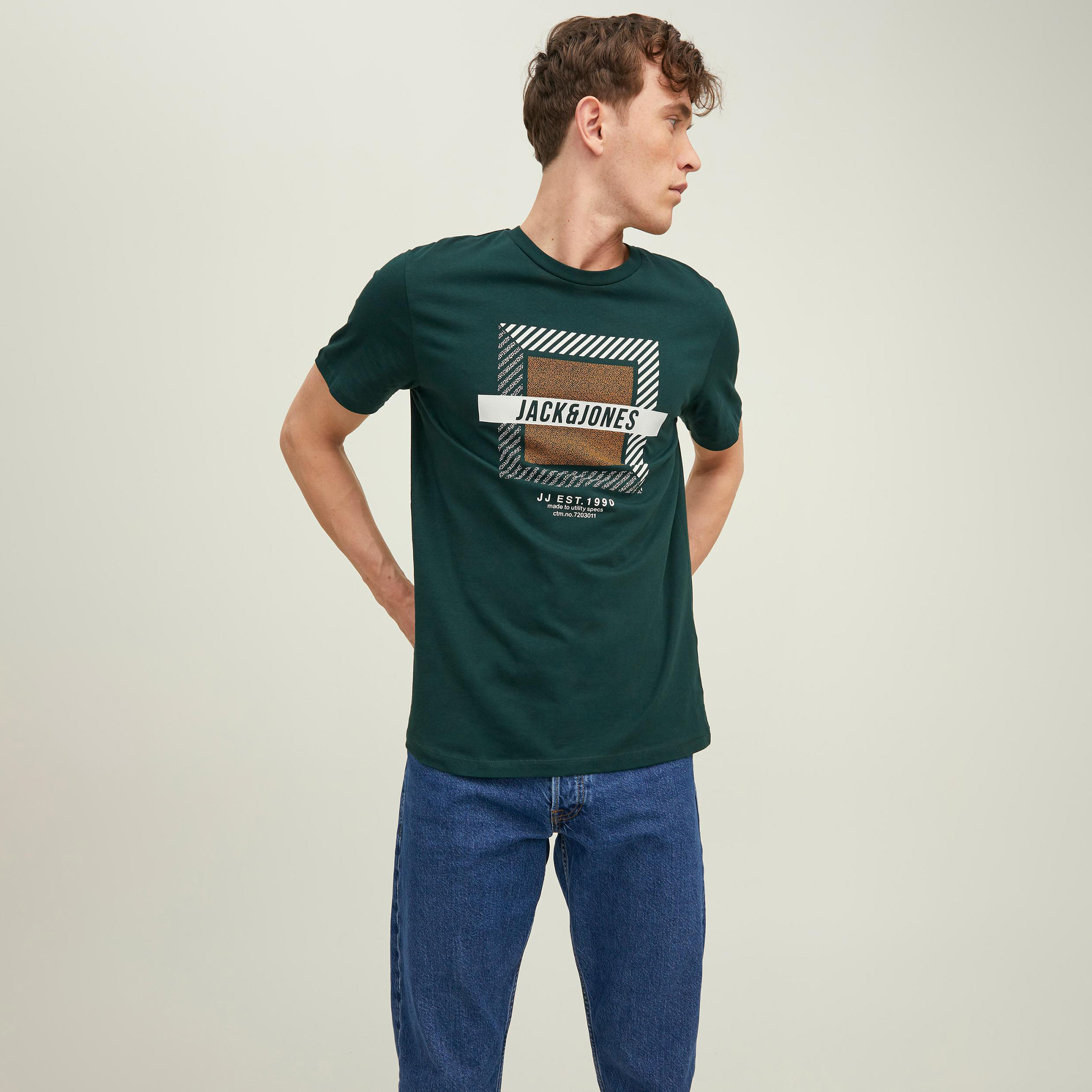 تي شيرت رجالي من جاك آند جونز بأكمام قصيرة و ياقة مستديرة و مطبوع مع لون اخضر-men-clothing-tshirtsandpolos-tshirts-image-1