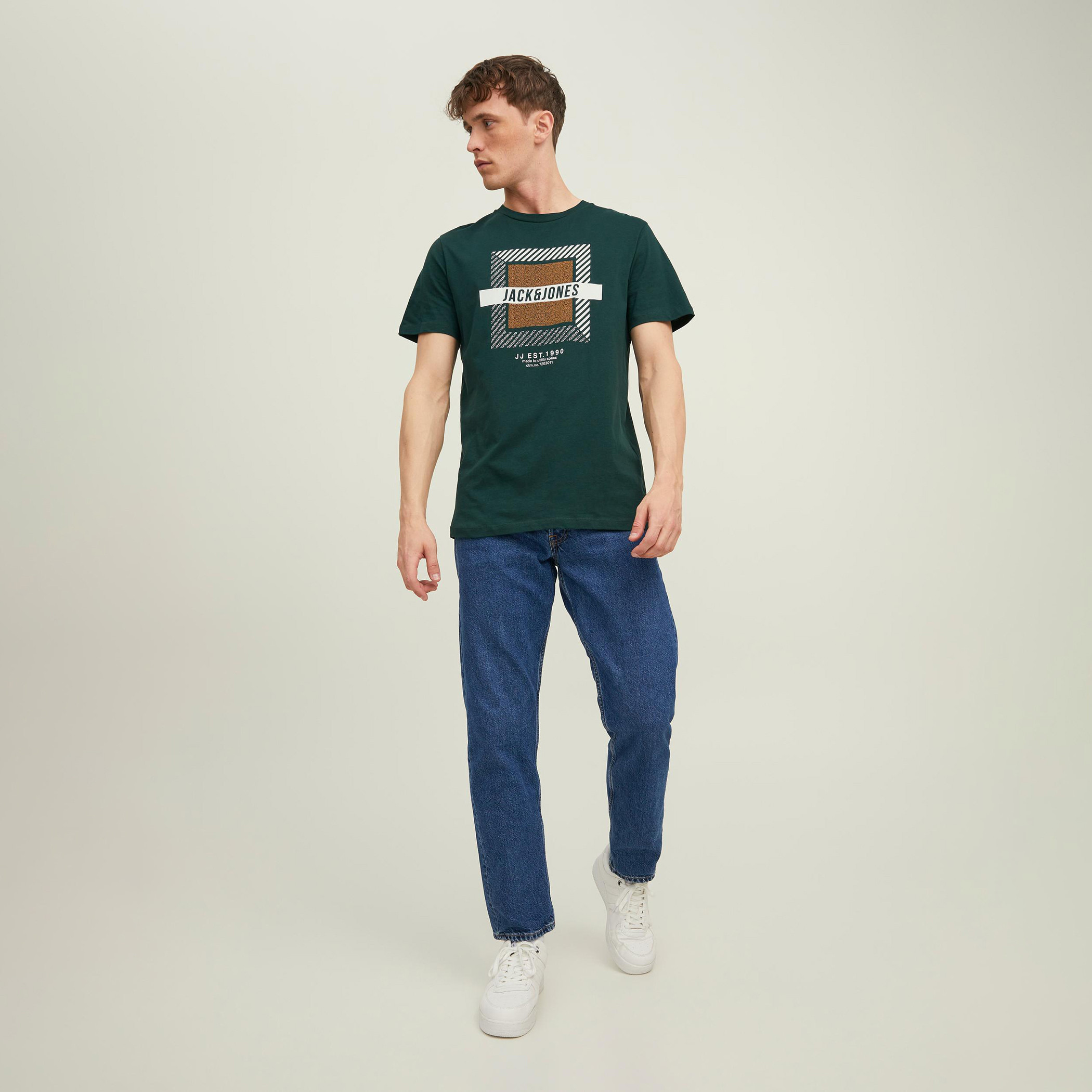 تي شيرت رجالي من جاك آند جونز بأكمام قصيرة و ياقة مستديرة و مطبوع مع لون اخضر-men-clothing-tshirtsandpolos-tshirts-image-4
