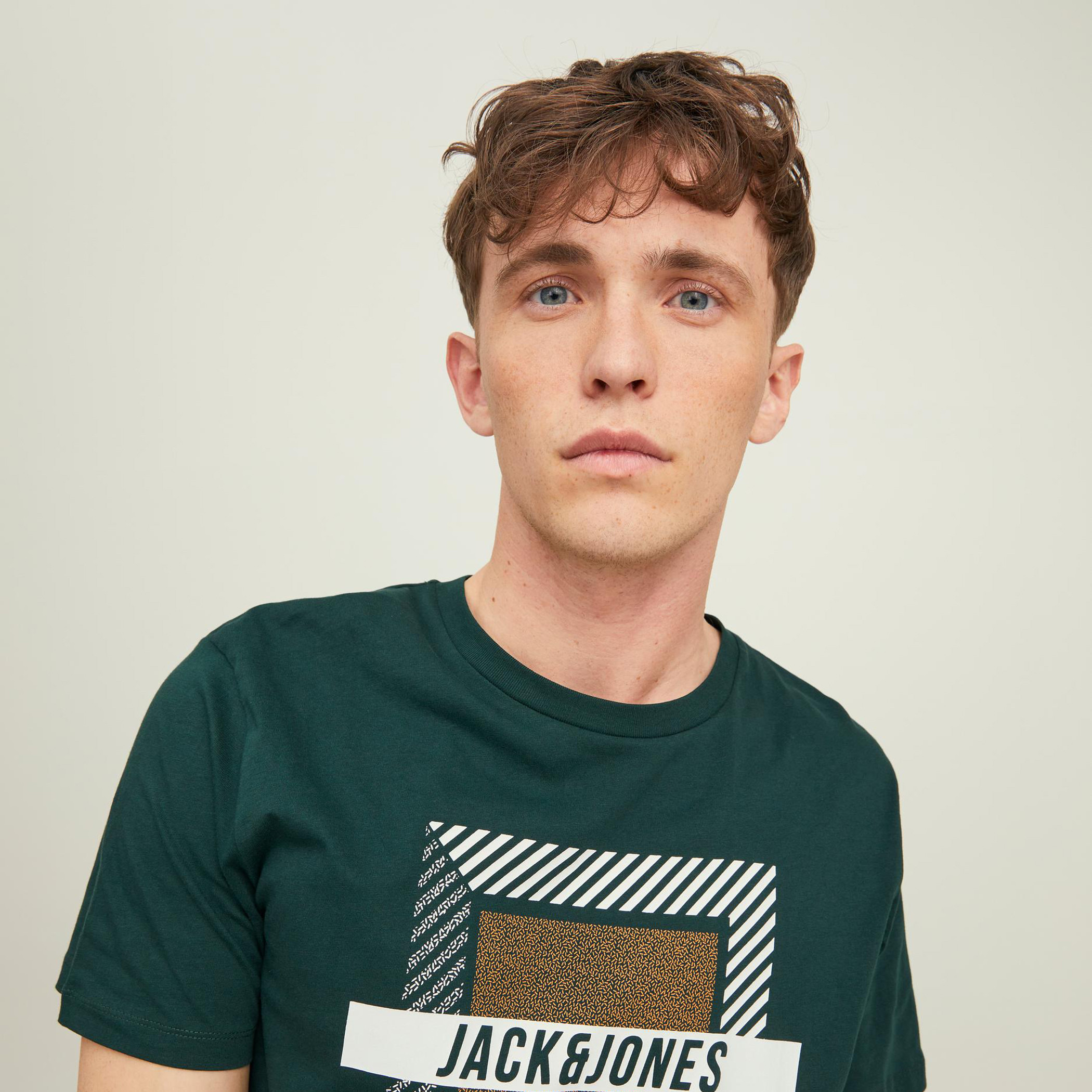 تي شيرت رجالي من جاك آند جونز بأكمام قصيرة و ياقة مستديرة و مطبوع مع لون اخضر-men-clothing-tshirtsandpolos-tshirts-image-7